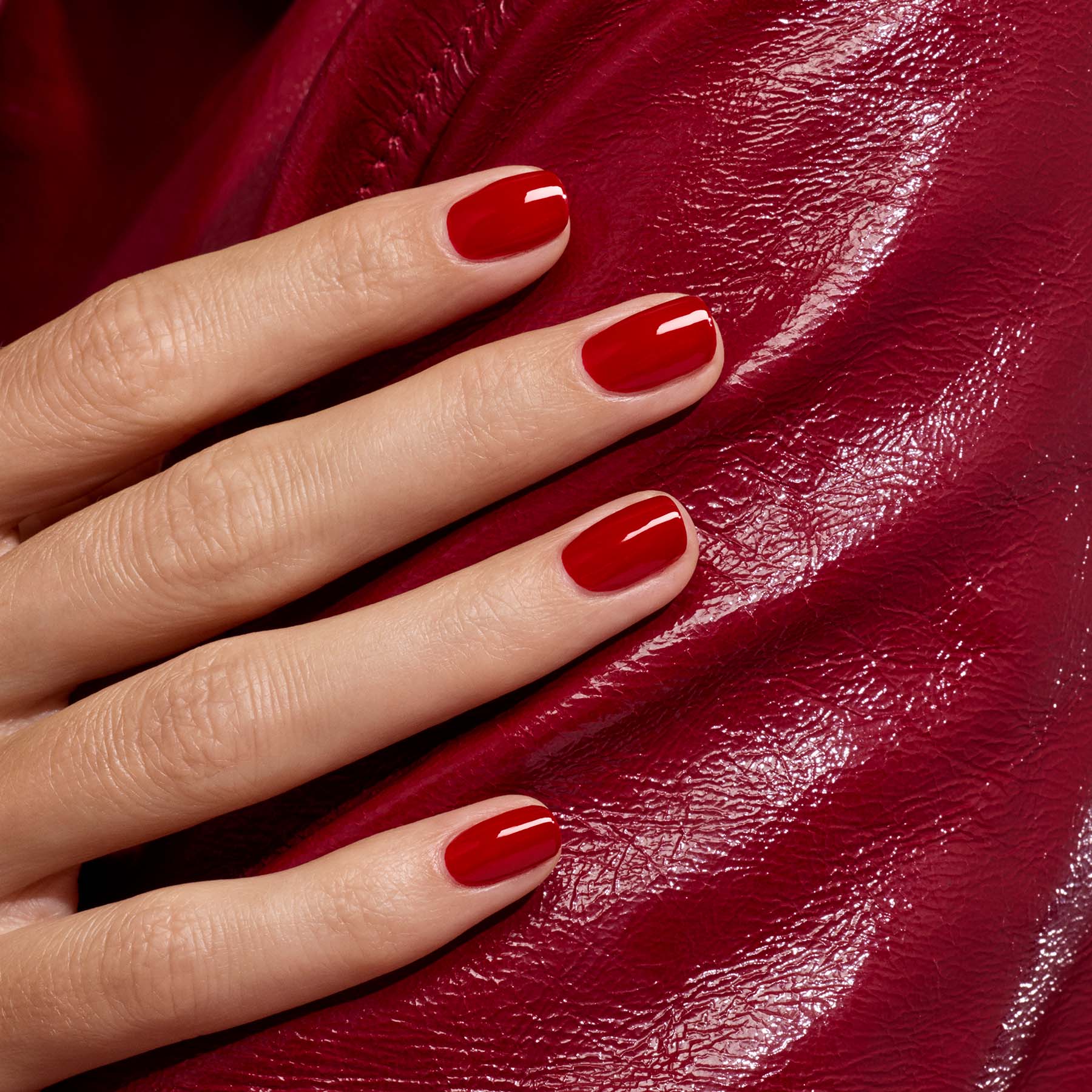 manucurist-green-flash-red-velvet-semi-permanenter-gel-nagellack-samtrot image 2