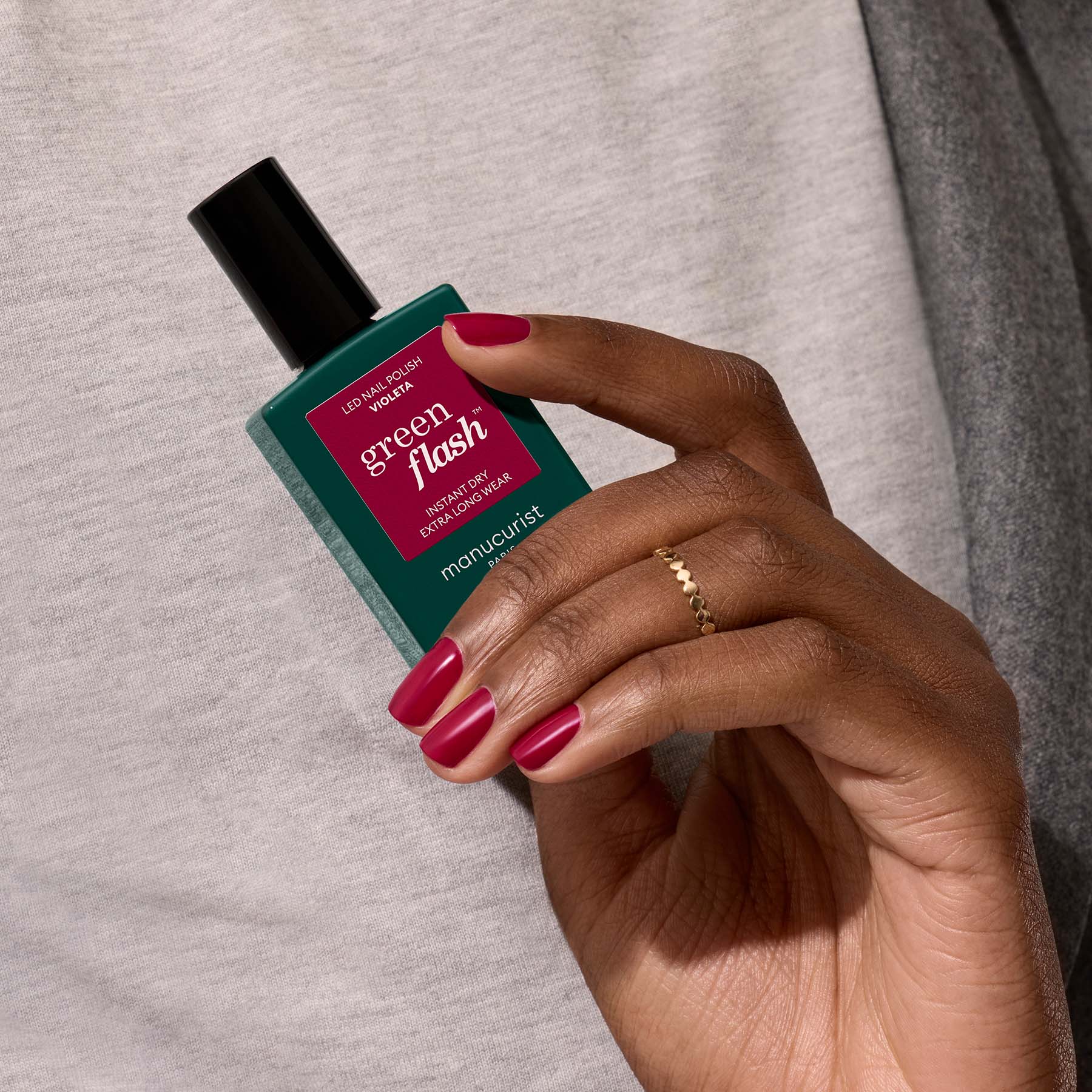 manucurist-green-flash-semi-permanent-nagellack-violeta-bordeaux image 4