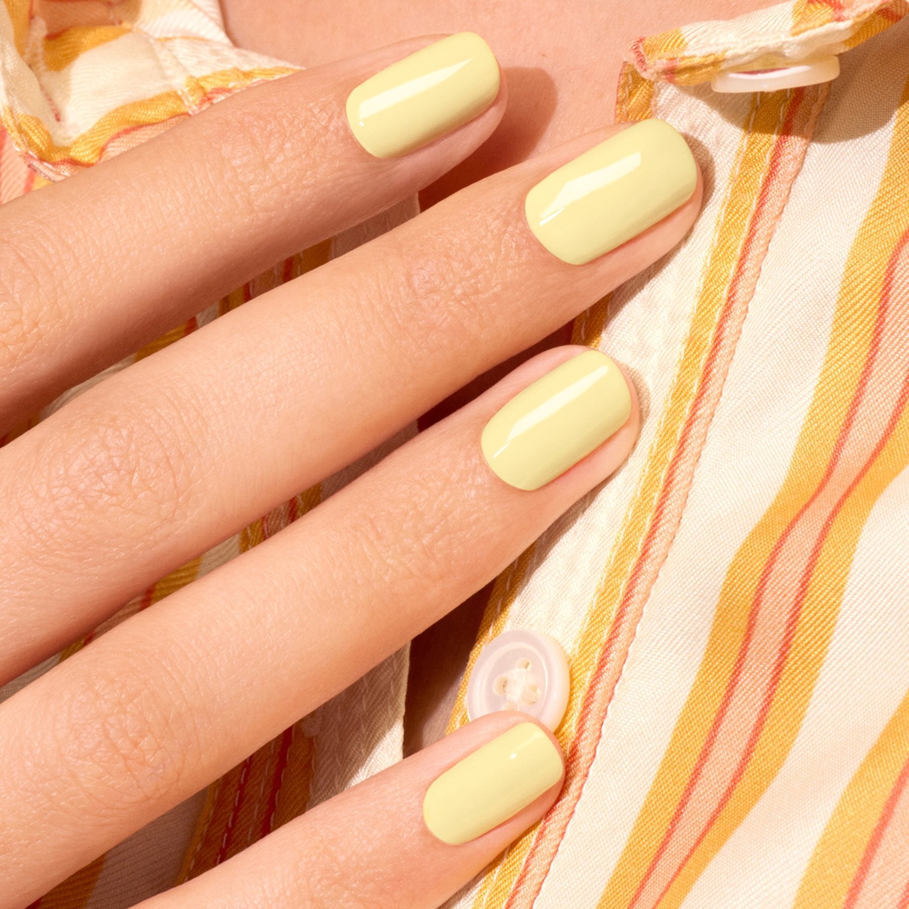 manucurist-green-flash-mimosa-semi-permanenter-nagellack-pastellgelb image 3