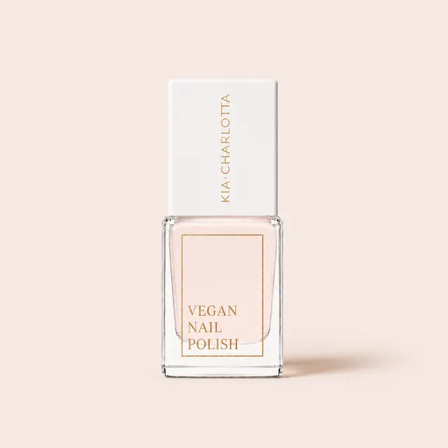 kia-charlotta-believe-veganer-nagellack-transparent-natur image 1