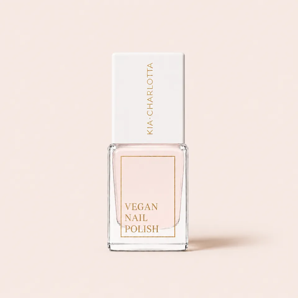 kia-charlotta-believe-veganer-nagellack-transparent-natur image 1