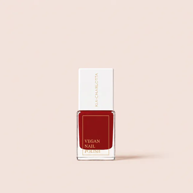 kia-charlotta-fearless-veganer-nagellack-tiefes-rot image 1