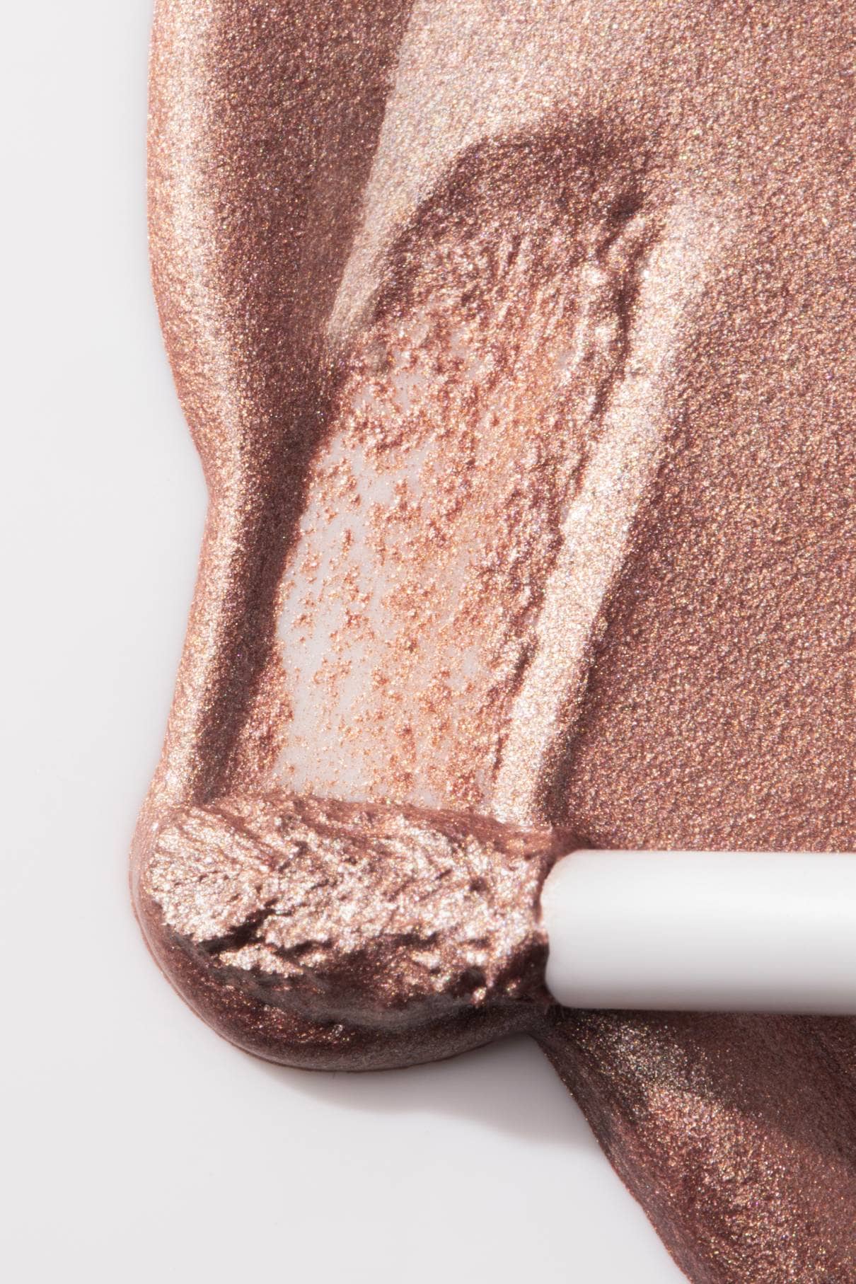 gitti-halo-eyes-no-01-transformativer-eyeshadow-ros-kupfer-metallic image 4