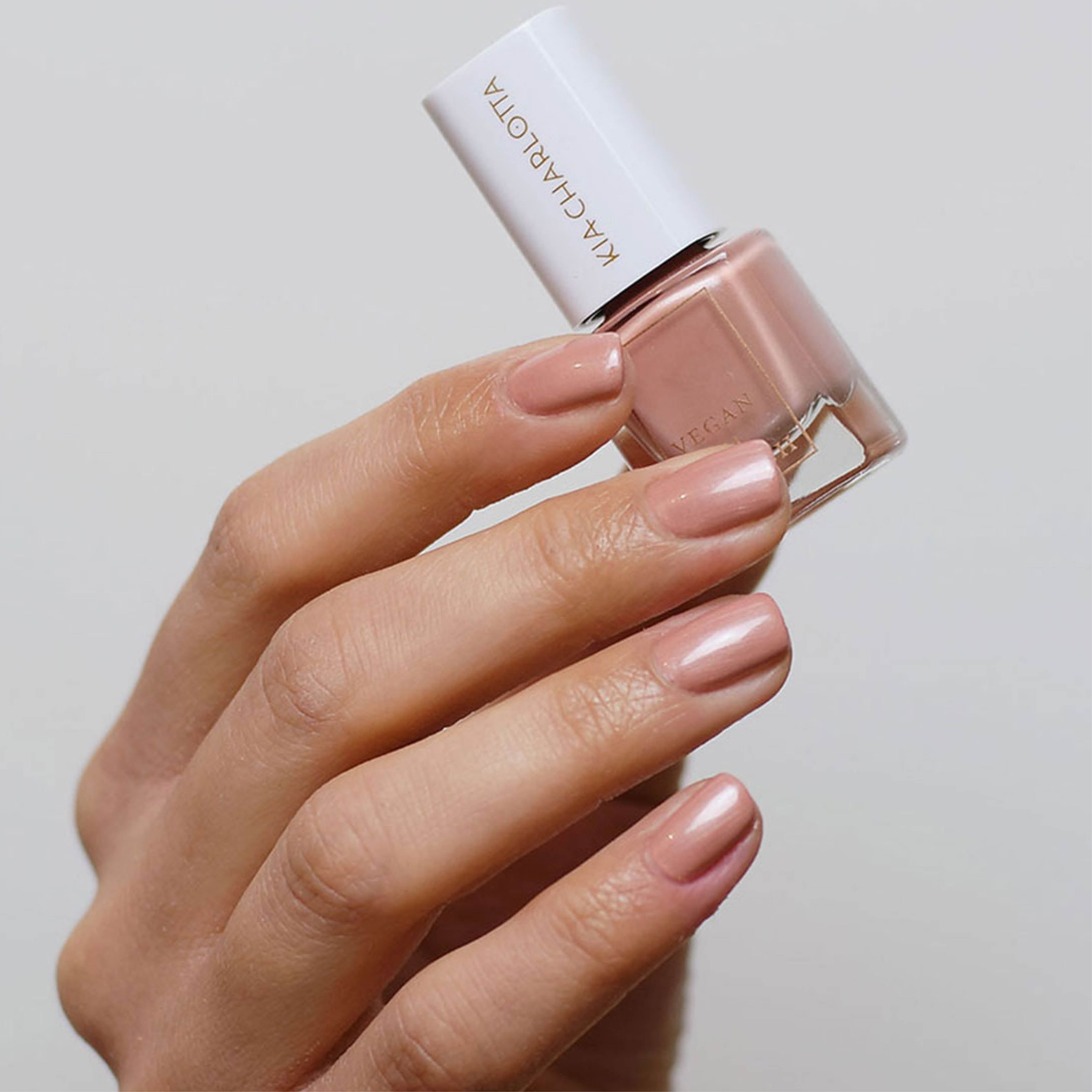 kia-charlotta-my-blankie-veganer-nagellack-metallic-rose-taupe-neutralton image 2