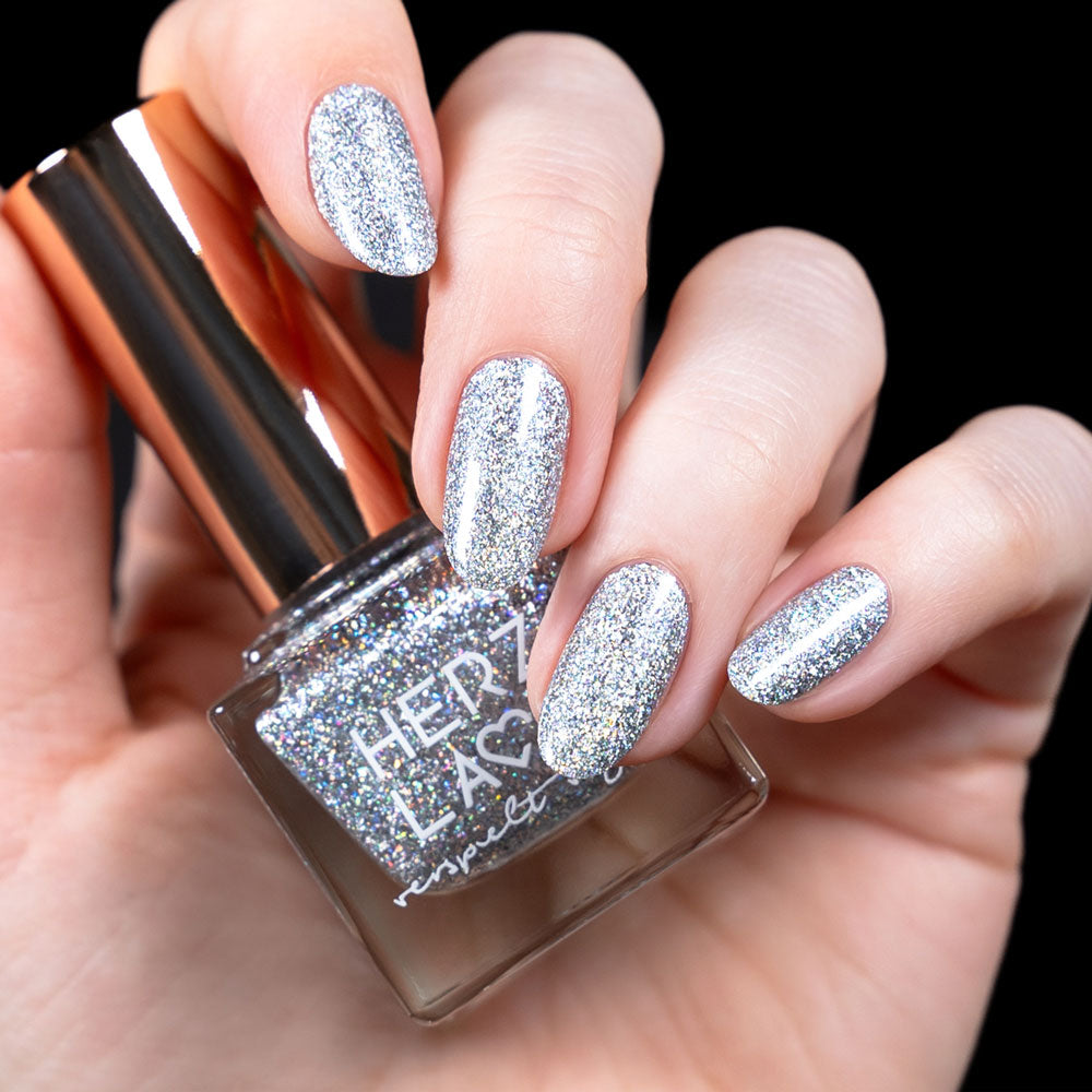 herzlack-brillant-holo-diamond-veganer-nagellack-silber-holo image 4