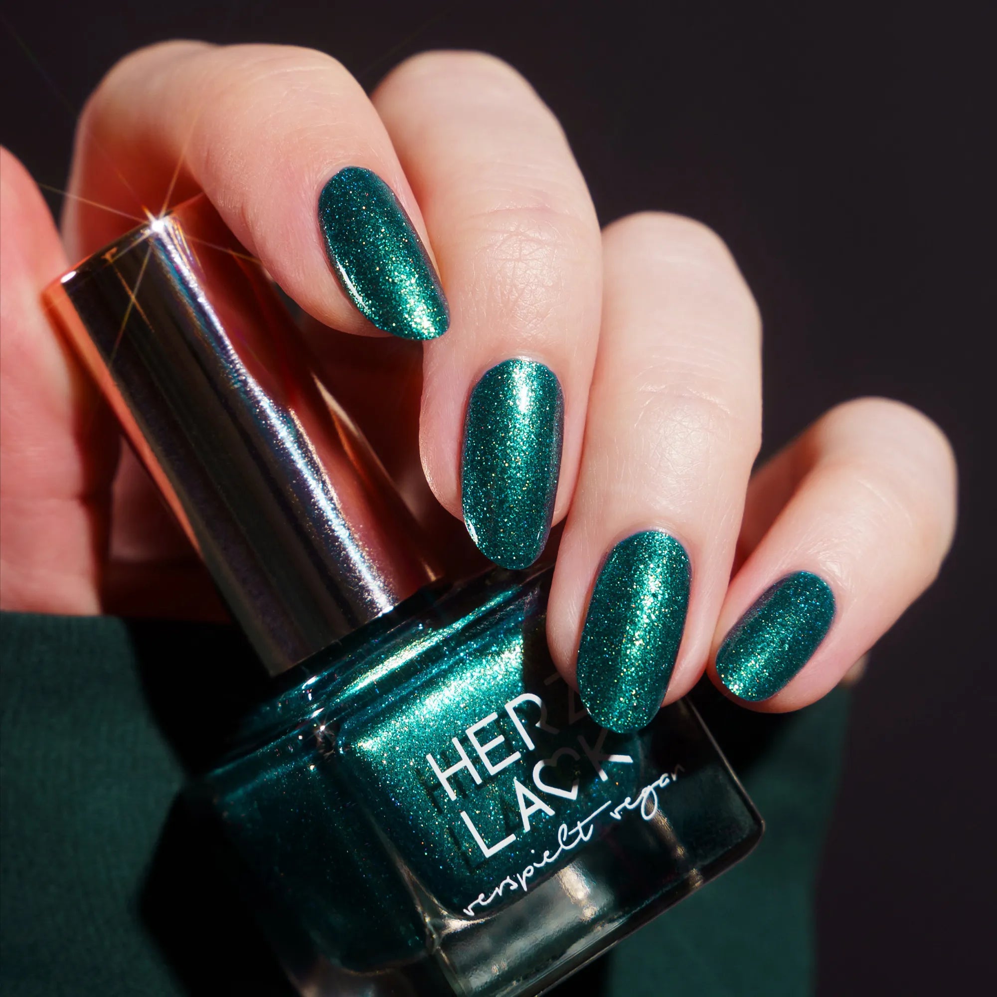 herzlack-krypton-mission-sternenstaub-veganer-duochrome-holo-nagellack-11-ml image 7