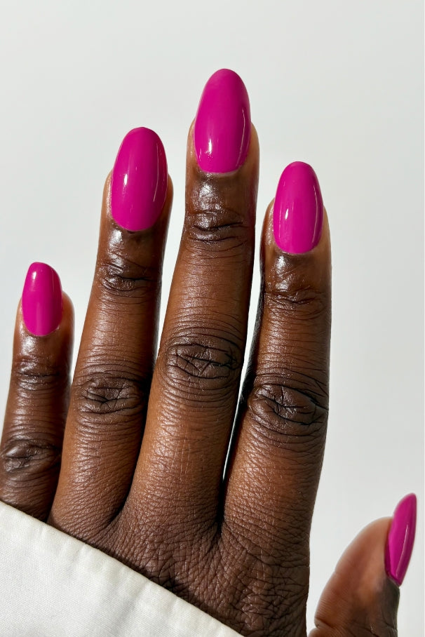 gitti-no-034-plant-based-nagellack-in-elektrisierendem-fuchsia image 5