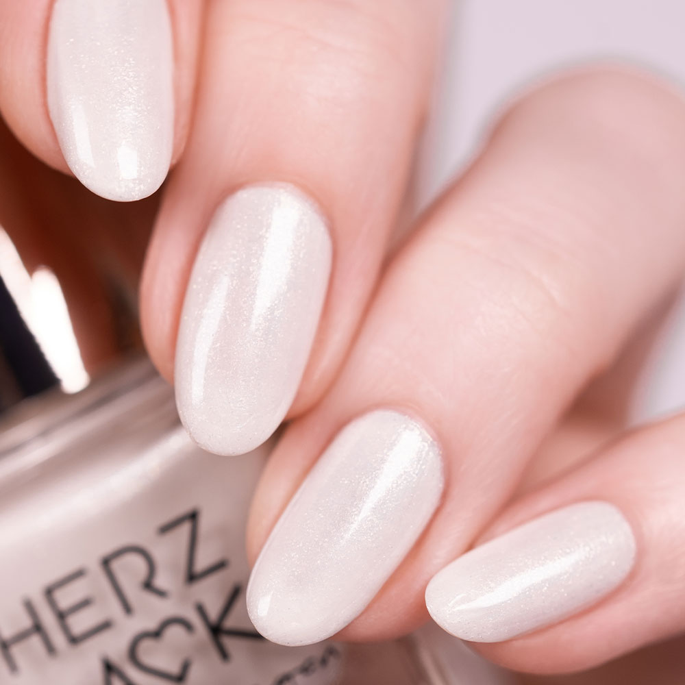 herzlack-schwanenfeder-veganer-nagellack-ivory-wei-schimmer-glitzer-11ml image 3