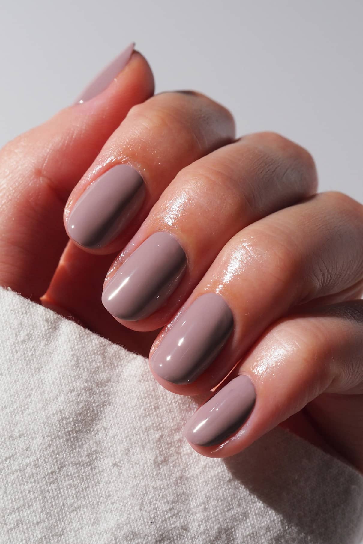 gitti-no-048-plant-based-nagellack-mauve-taupe image 2