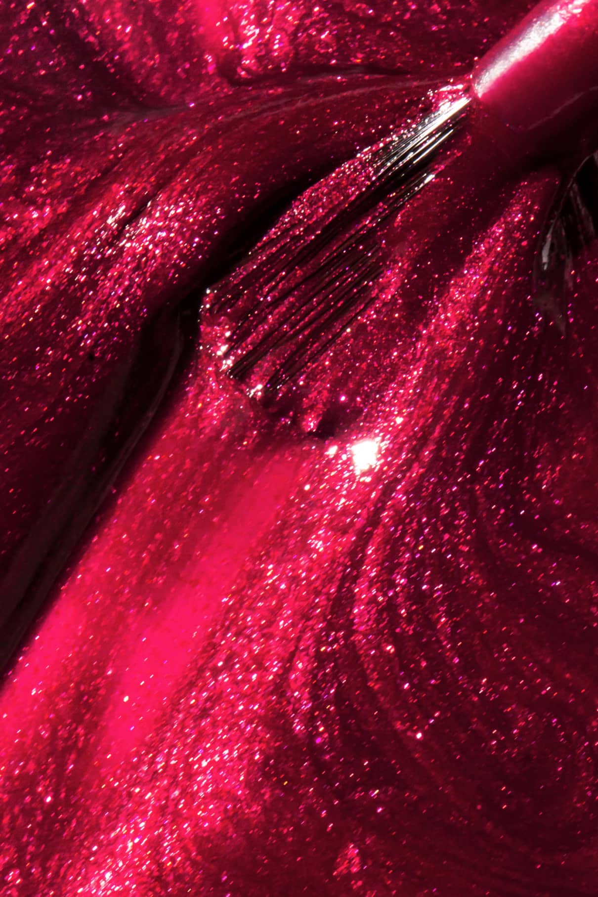 gitti-no-212-plant-based-nagellack-beeriges-rot-metallic image 8