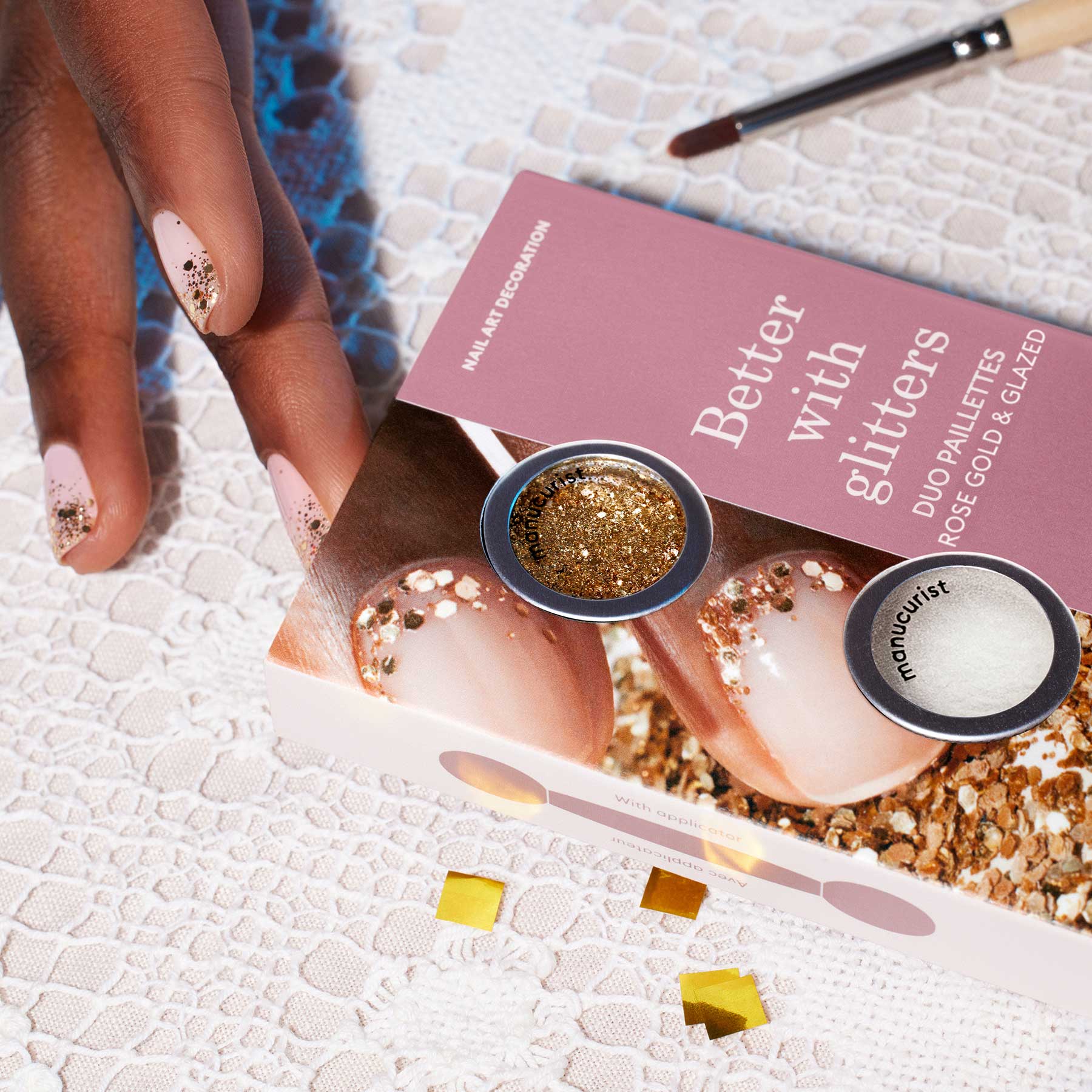 manucurist-duo-rose-gold-pailletten-effektpuder-glazed-green-nagel-set image 4