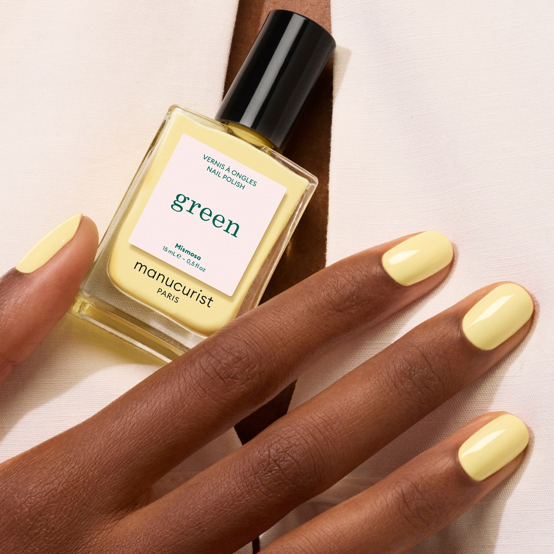 manucurist-green-mimosa-veganer-nagellack-pastellgelb image 5