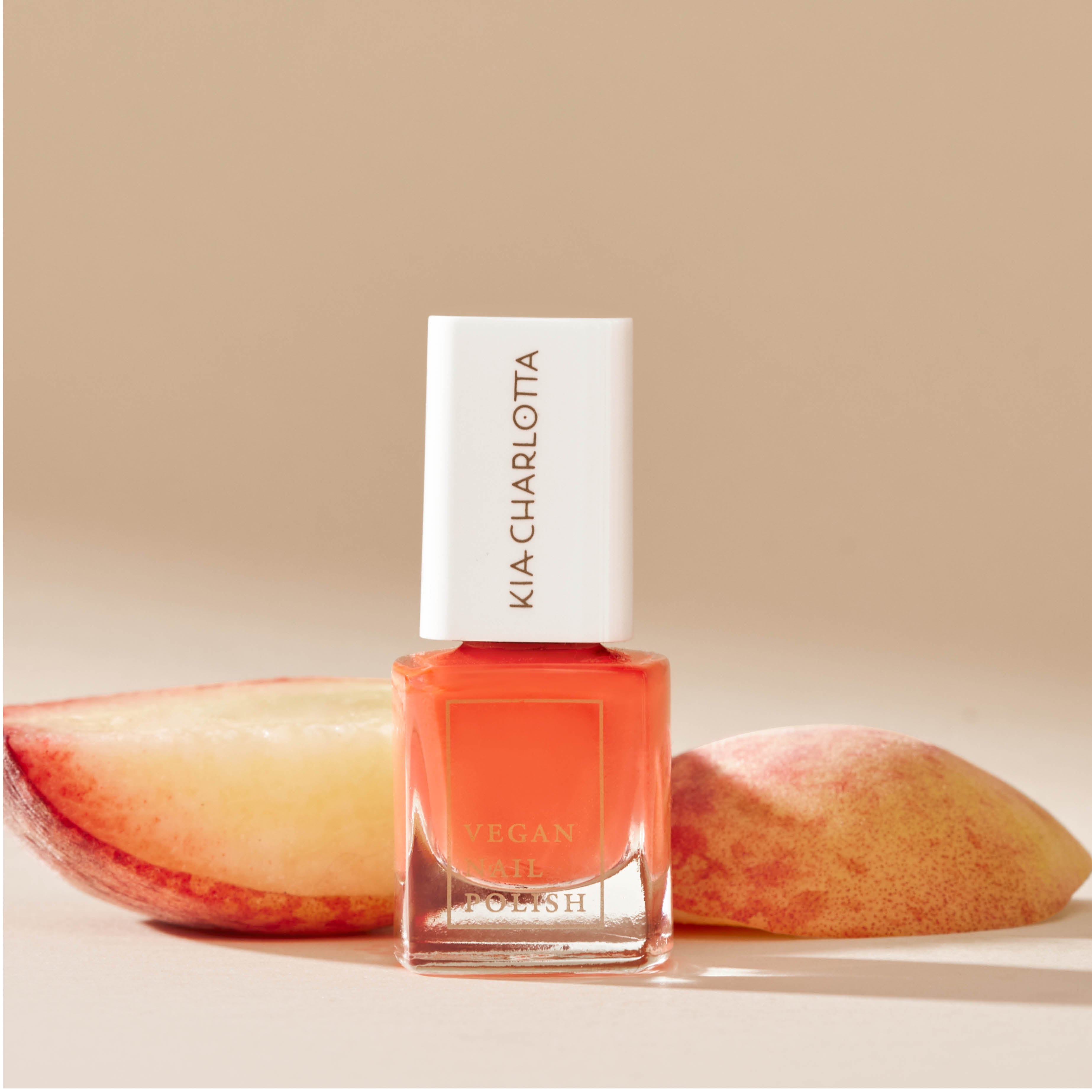 kia-charlotta-a-wildflower-veganer-nagellack-korallenpink-2 image 3
