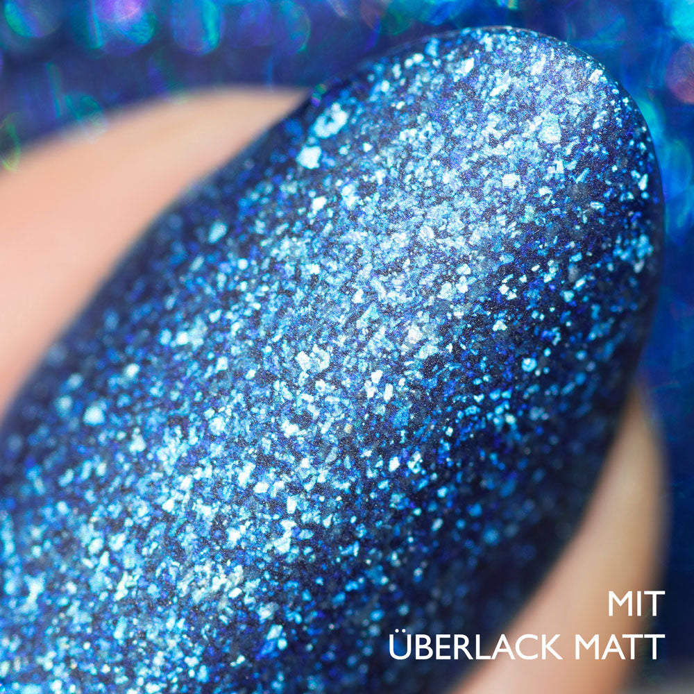 herzlack-saphir-holo-diamond-veganer-nagellack-blau-mit-holo-effekt-11ml image 5