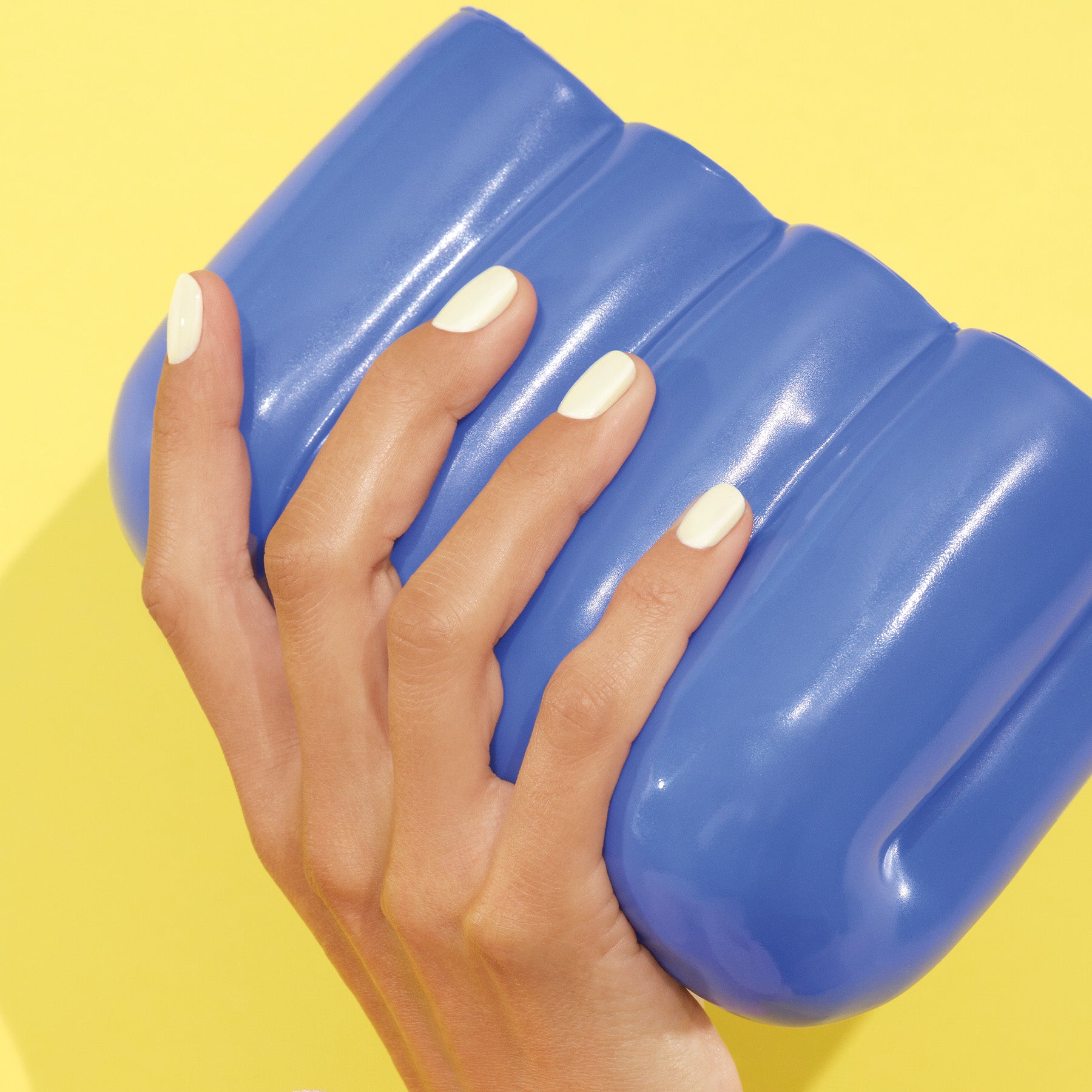 manucurist-green-flash-porcelaine-semipermanenter-nagellack image 3