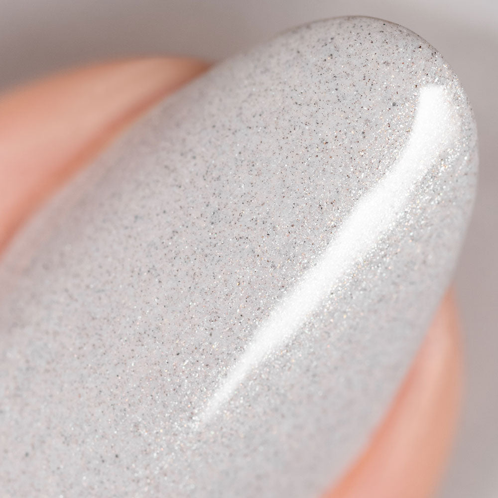 herzlack-oslo-veganer-nagellack-warmes-hellgrau-nude-schimmer-11ml image 4
