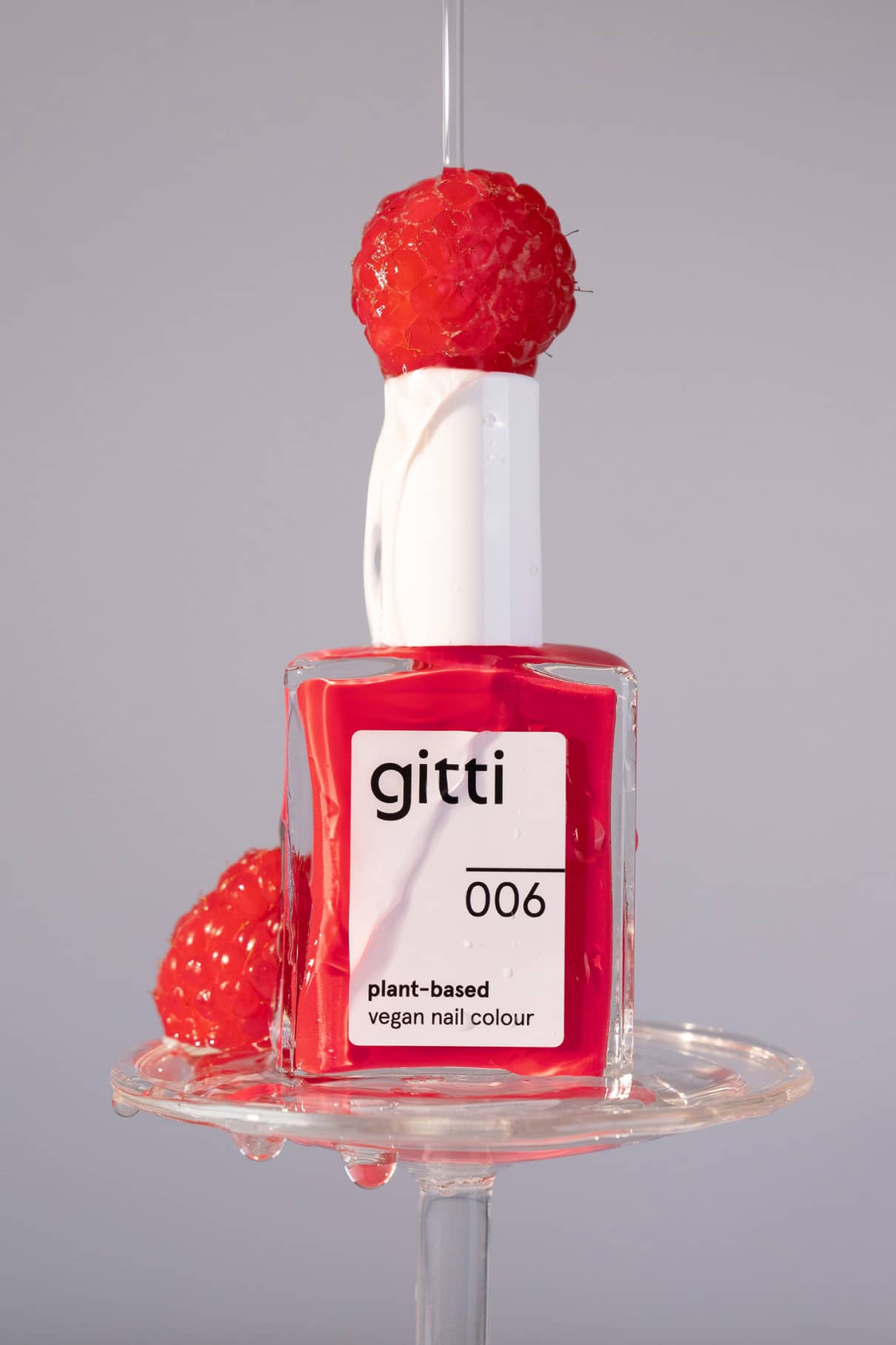 gitti-no-006-plant-based-nagellack-kr-ftiges-rot-mit-pinkem-unterton image 7