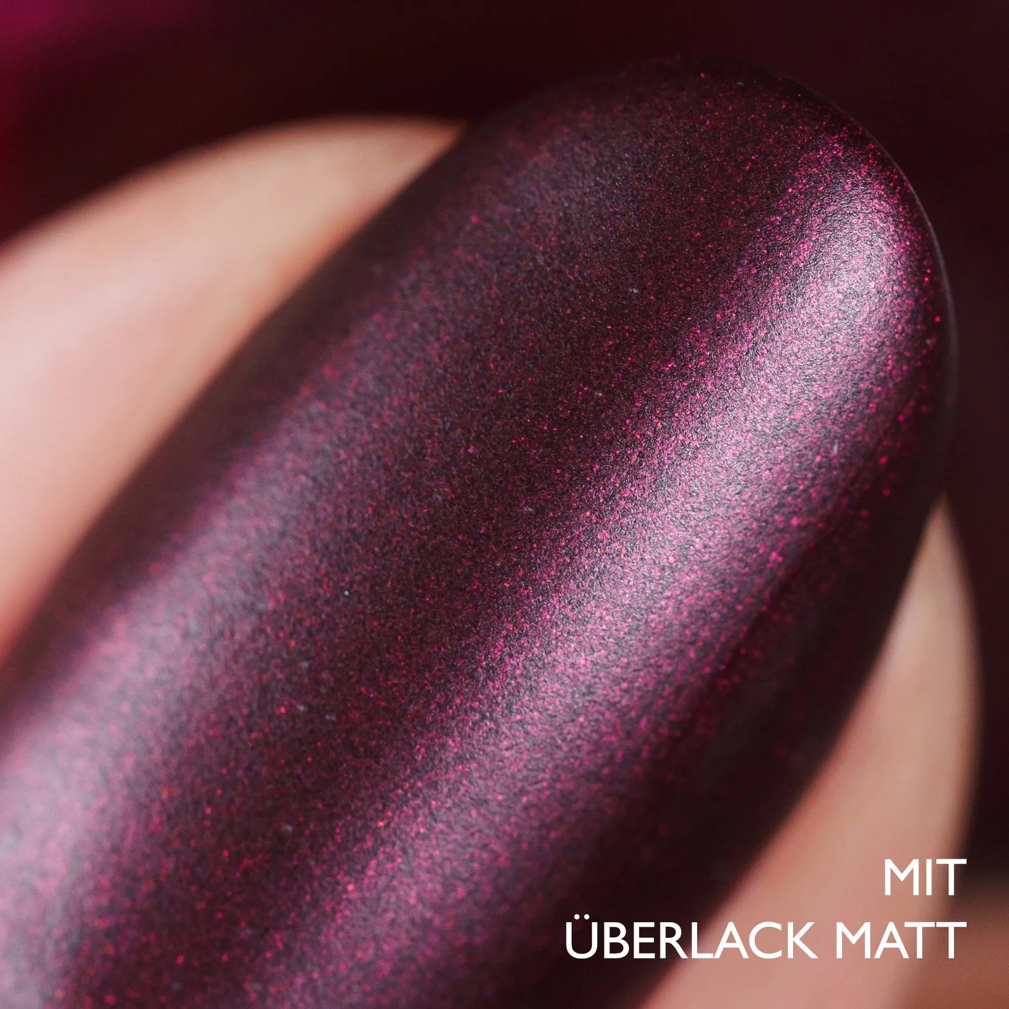 herzlack-ch-ri-noir-veganer-nagellack-dunkles-bordeaux-rot-mit-beerenschimmer-11 image 5