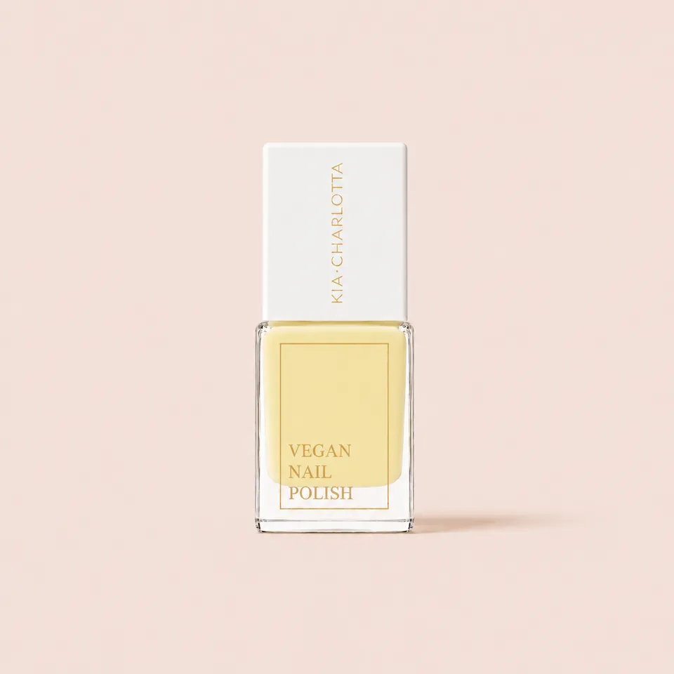 kia-charlotta-pale-banana-veganer-nagellack-pastellgelb image 1
