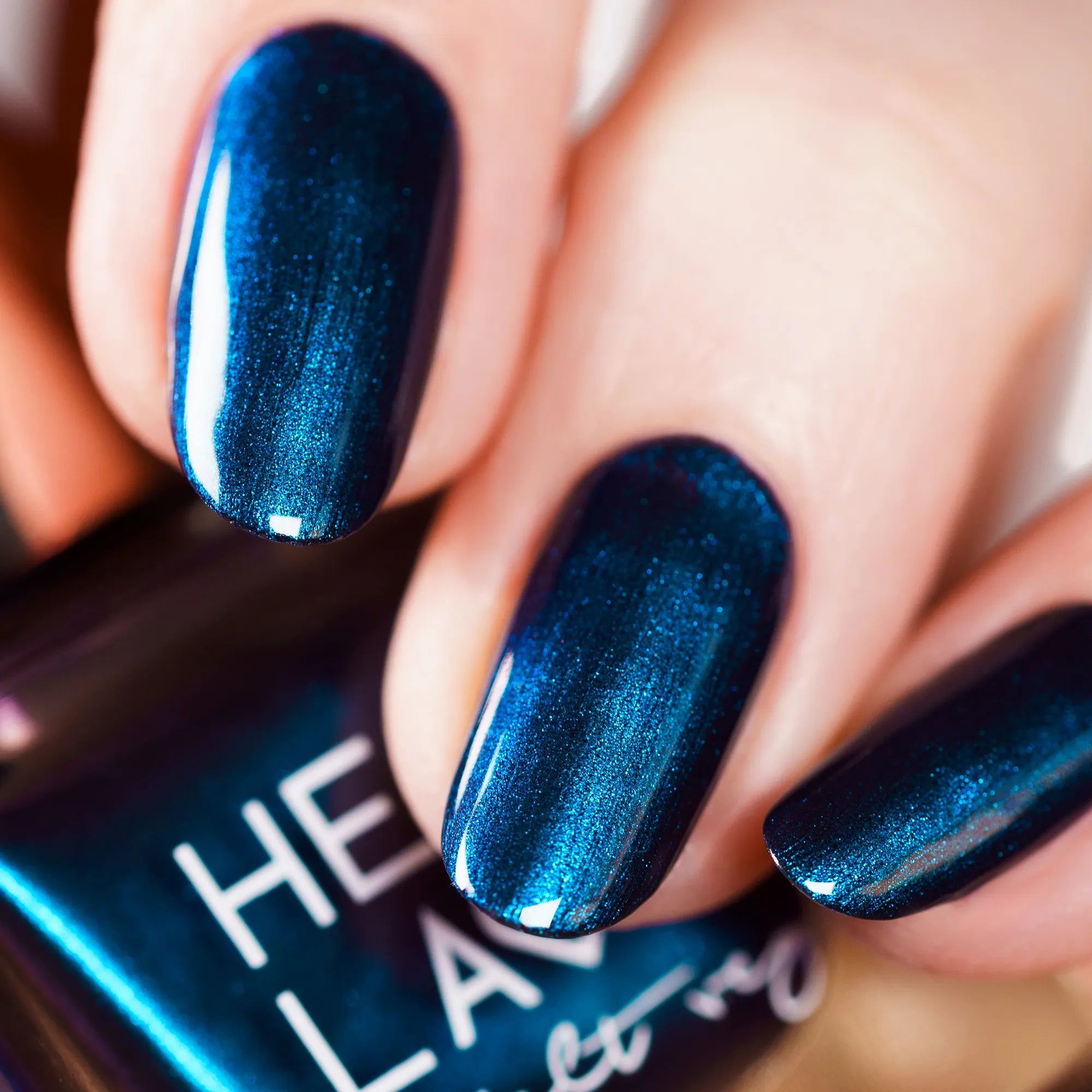 herzlack-rabenk-nig-es-war-einmal-veganer-schwarzblau-schimmer-nagellack-11-ml image 3