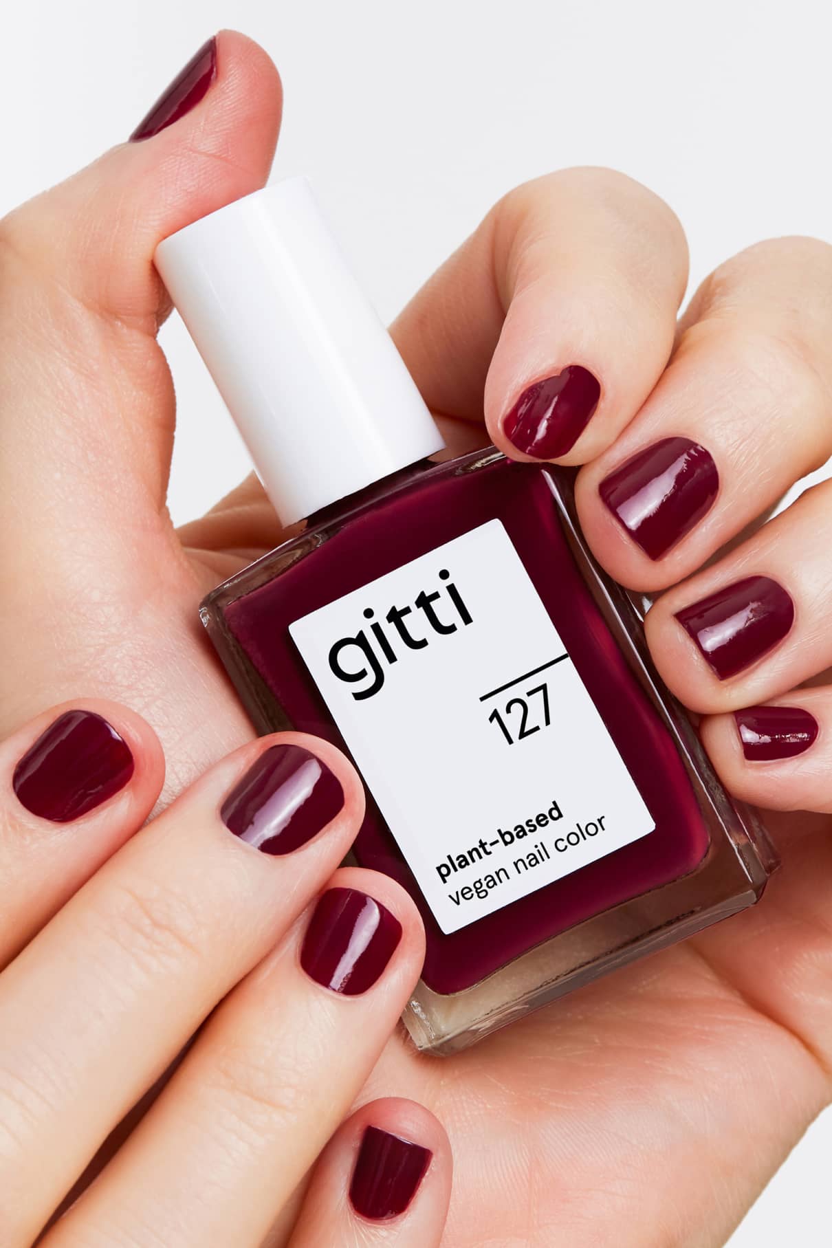 gitti-no-127-plant-based-nagellack-tiefrot-beerige-pflaume image 5