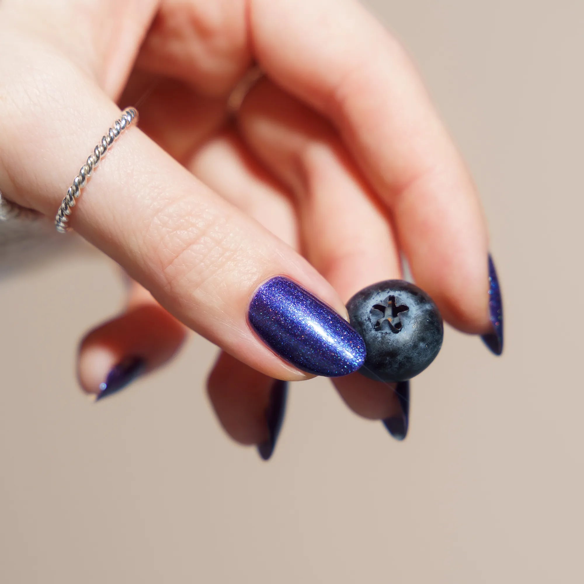 herzlack-blaubeerchen-herbstzauber-veganer-dunkelblau-jelly-nagellack-11-ml image 8