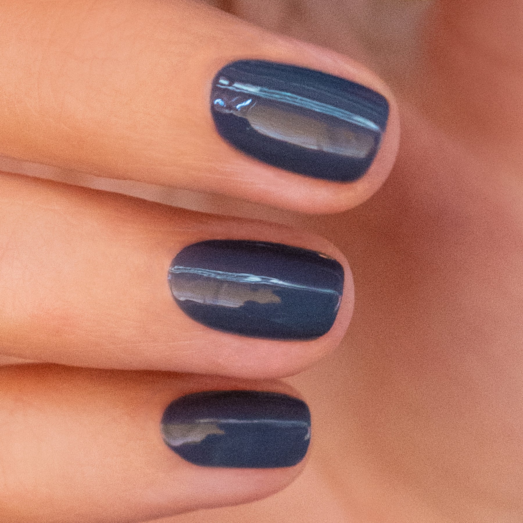 manucurist-green-poppy-seed-nagellack-blaugrau-schiefer image 2