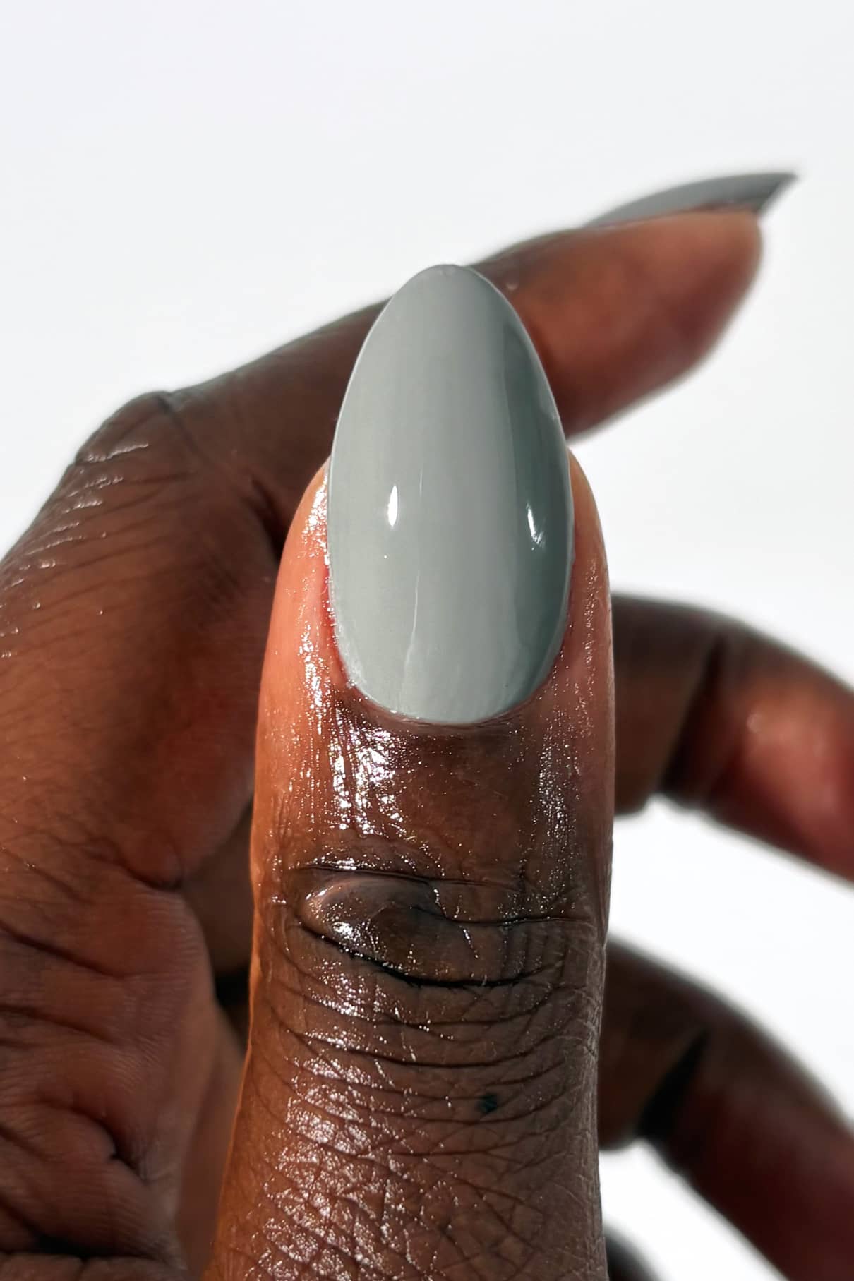 gitti-no-052-plant-based-nail-polish-mittleres-grau-mit-gr-nem-unterton image 4