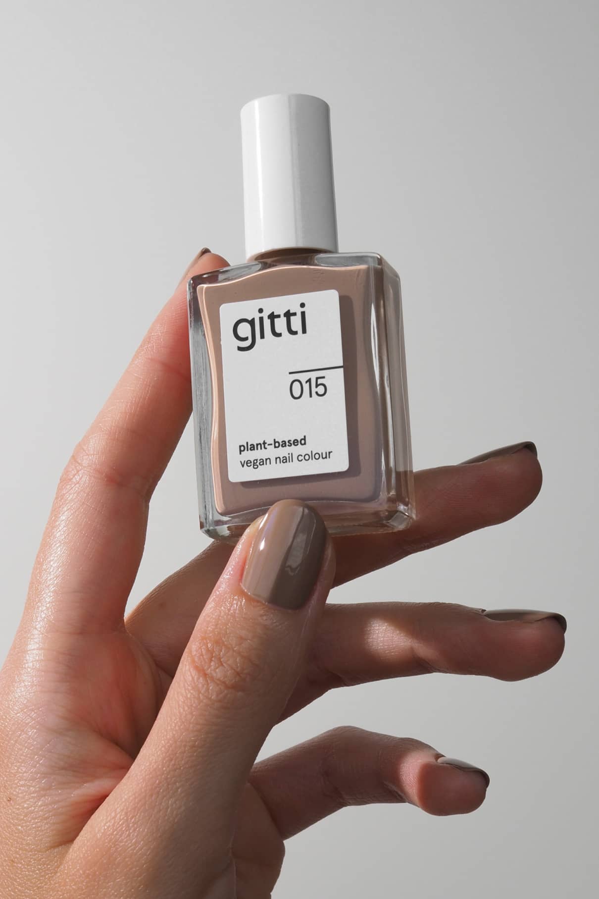 gitti-no-015-plant-based-nagellack-dunkles-beige image 4