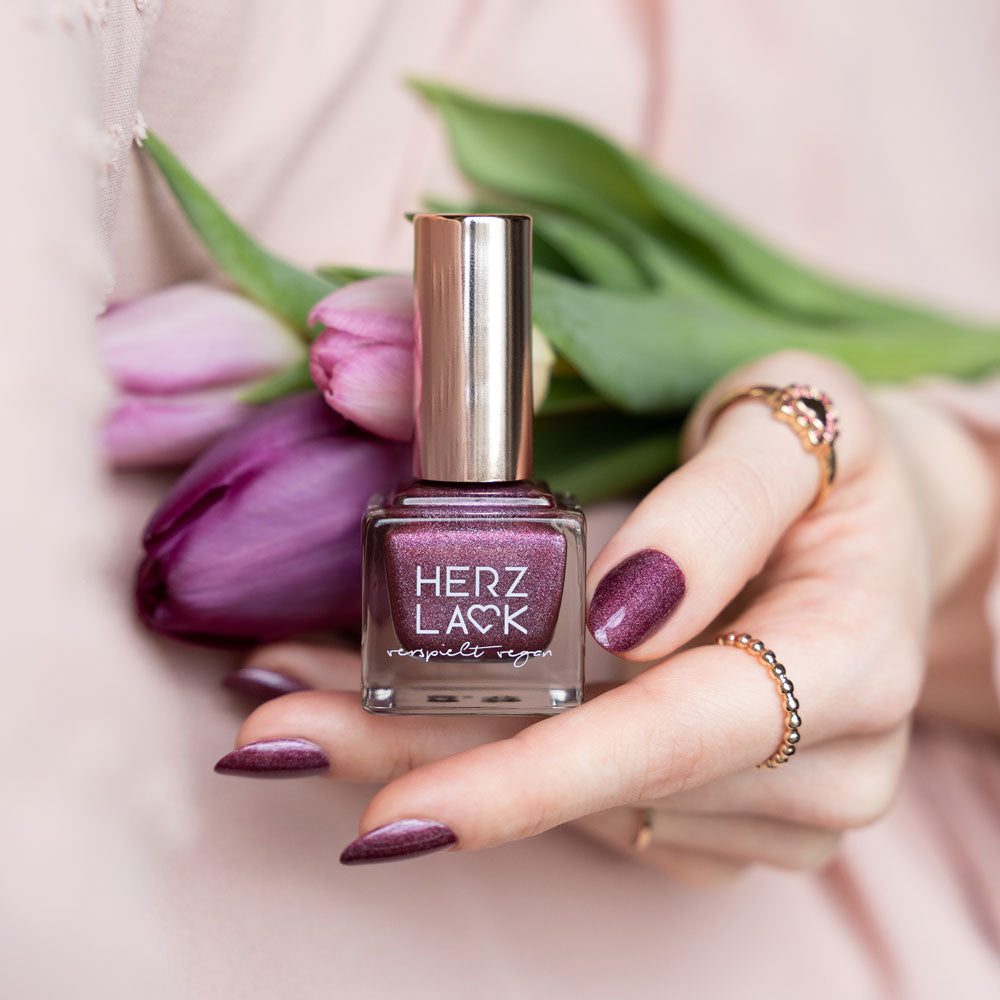 herzlack-holobeerchen-veganer-nagellack-violett-beere-linear-holo-11-ml image 6