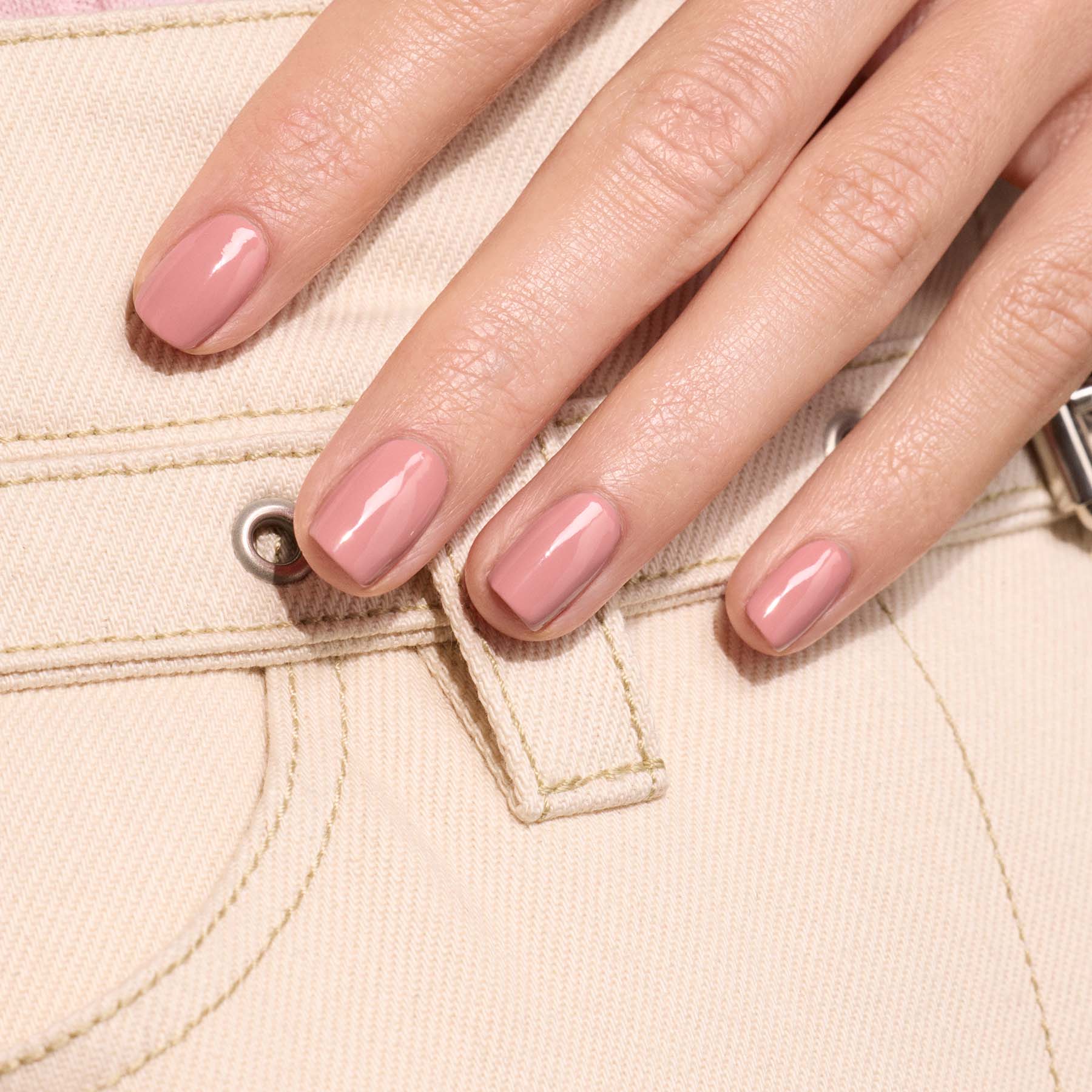 manucurist-green-flash-old-rose-halbpermanenter-nagellack-puderrosa image 3