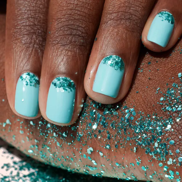 manucurist-underwater-glitter-green-nail-art-set image 1