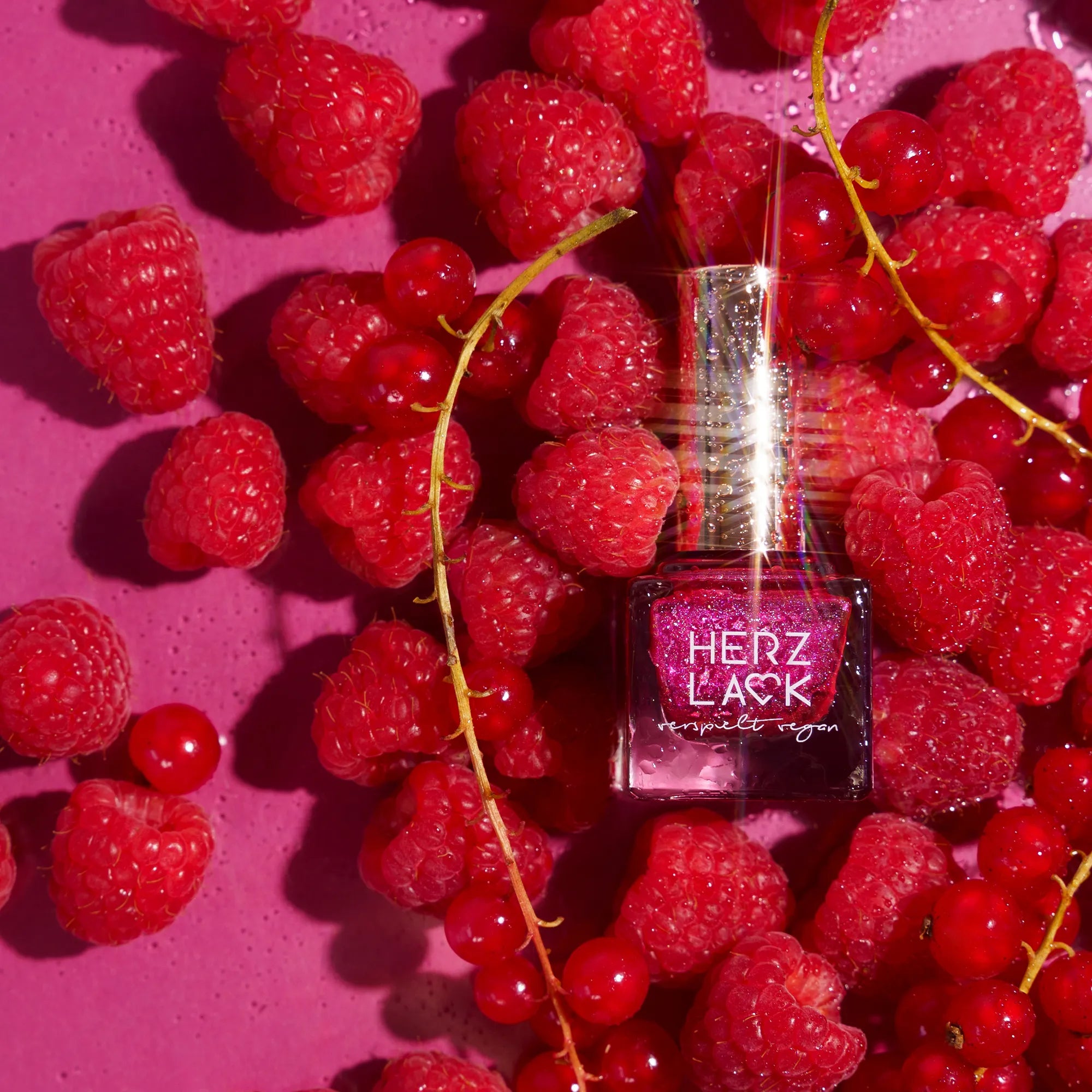 herzlack-himbeerlich-veganer-nagellack-pink-holo-linear-11ml image 6