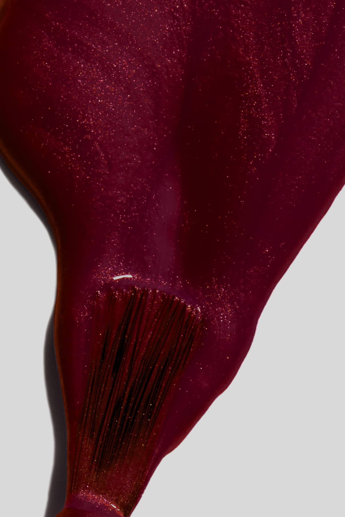 gitti-no-216-pflanzenbasierter-nagellack-tiefes-rot-mit-schimmer image 6