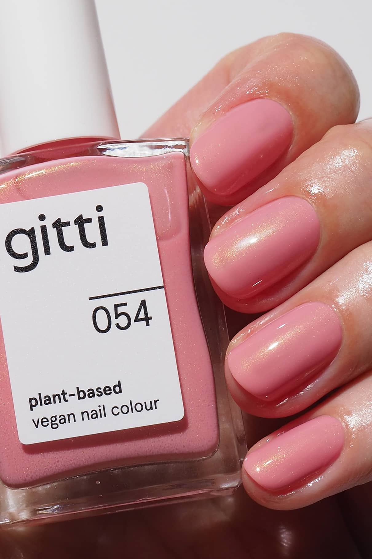 gitti-no-054-plant-based-nail-polish-strawberry-pink-schimmer image 2