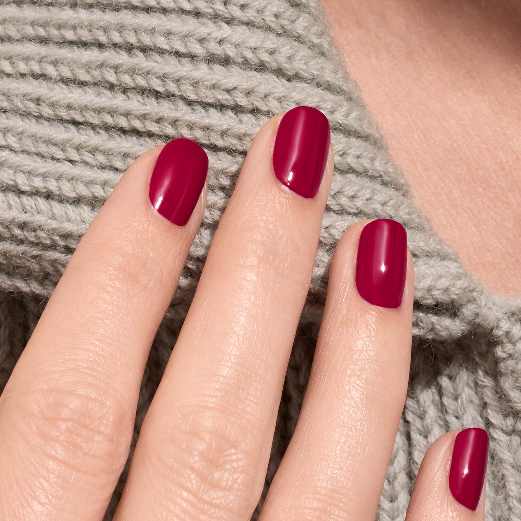 manucurist-green-flash-semi-permanent-nagellack-violeta-bordeaux image 3