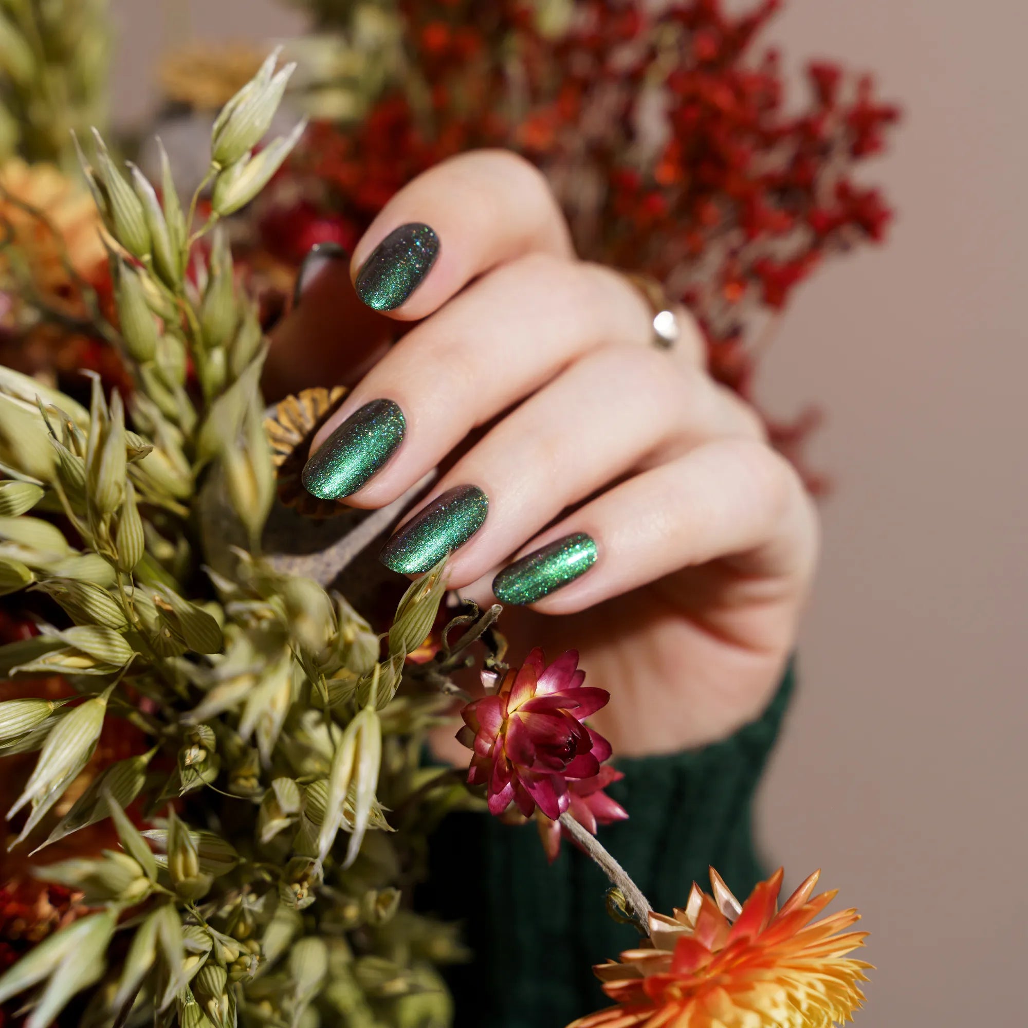 herzlack-zaubermoos-veganer-nagellack-dunkelgr-n-holo-duochrome-11ml image 8