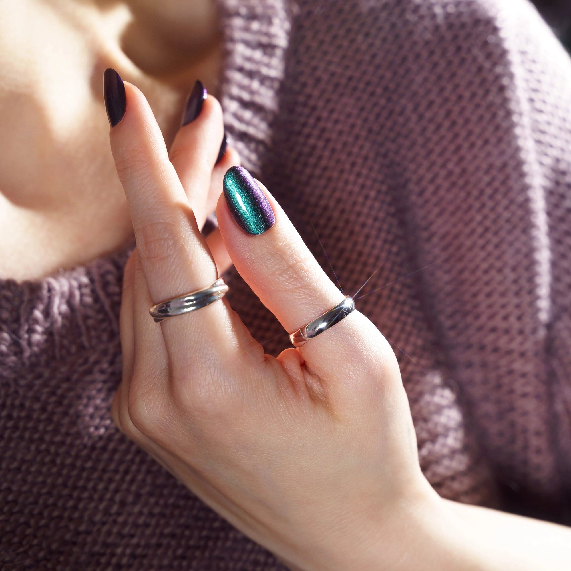herzlack-auroramoos-veganer-nagellack-erdiges-gr-n-mit-duochrome-aus-nebel-im-no image 4