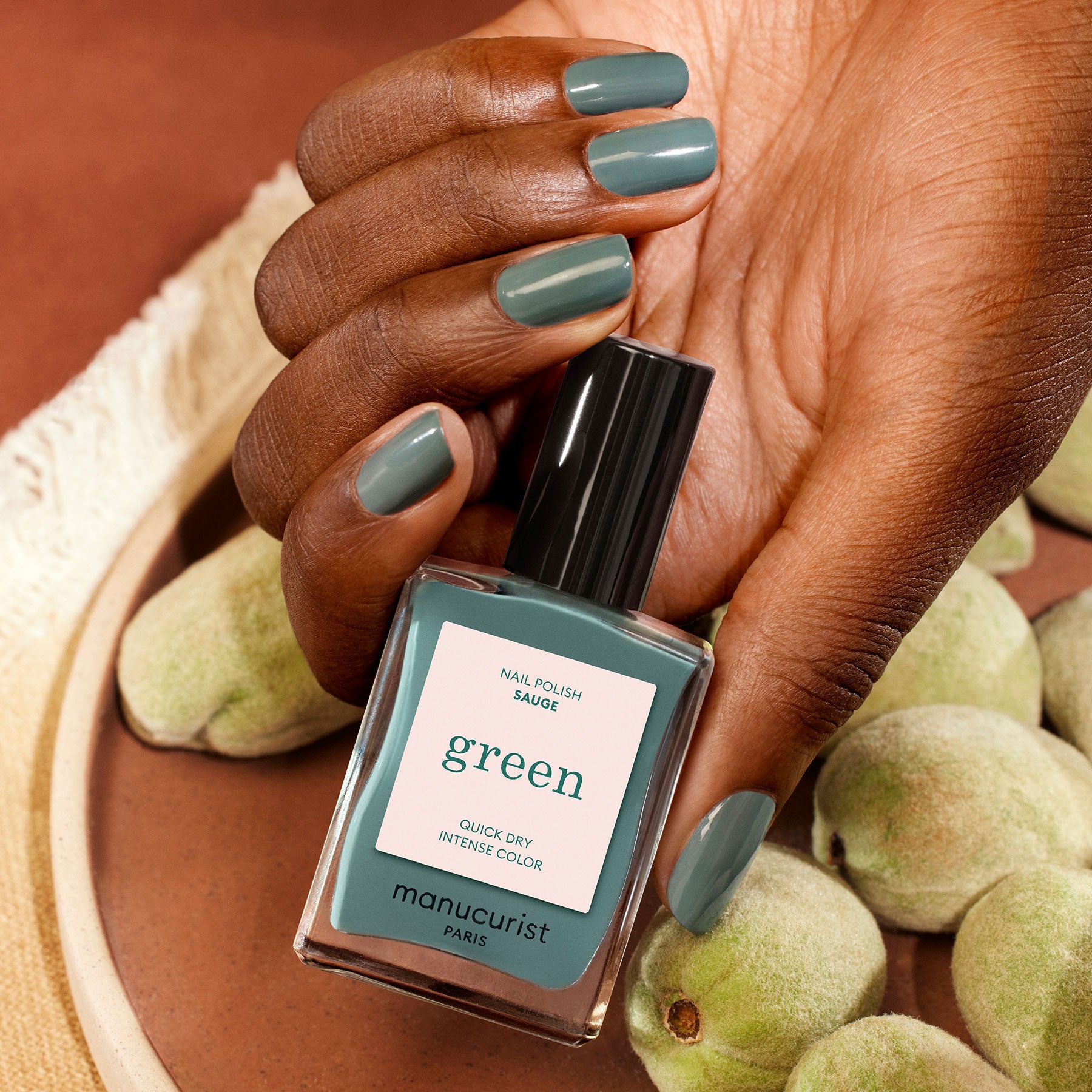 manucurist-green-sauge-veganer-nagellack-salbeigrau image 2