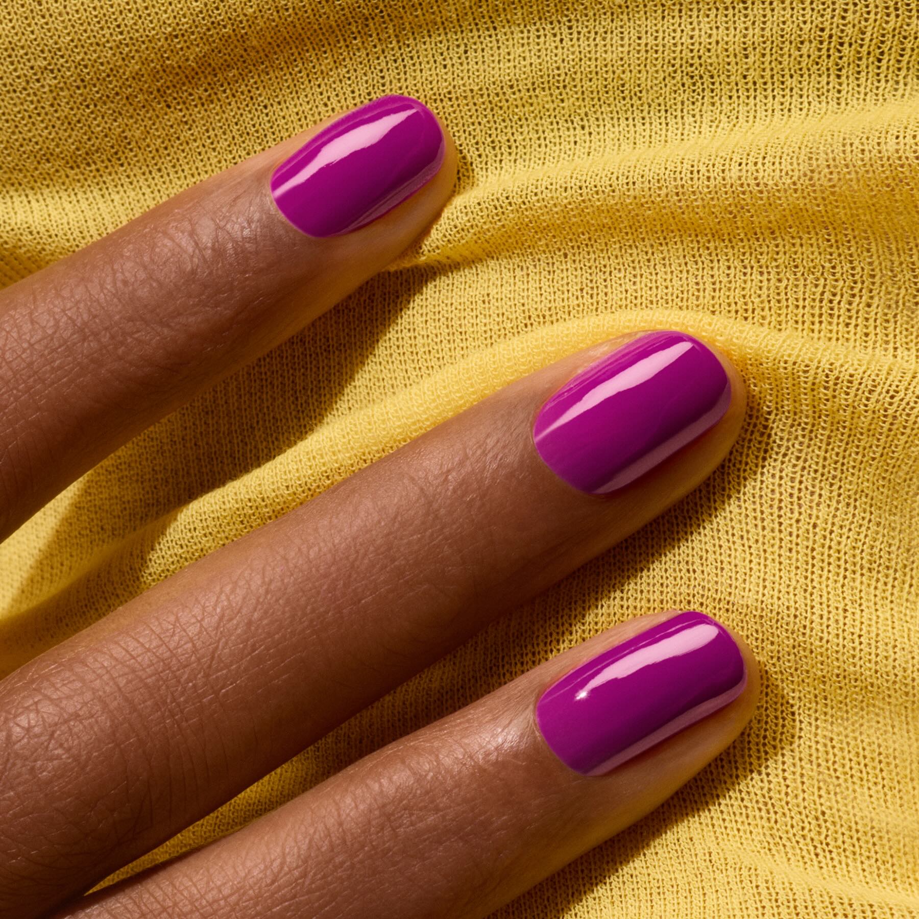 manucurist-green-flash-fizz-semi-permanent-violett-magenta image 2