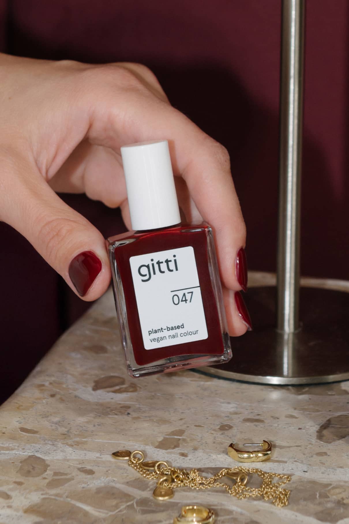 gitti-no-047-plant-based-nagellack-tiefes-dunkelrot image 6