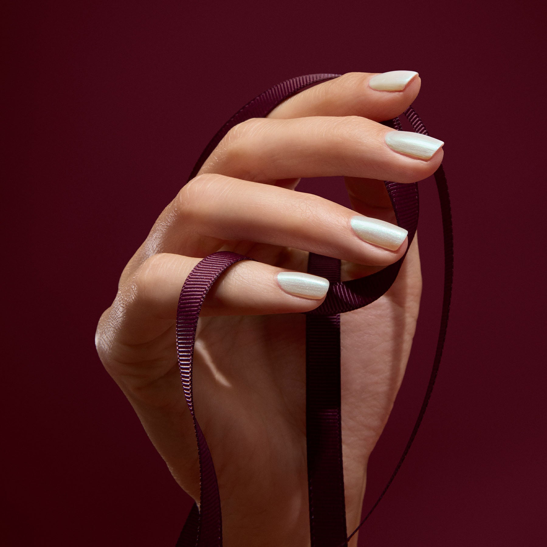 manucurist-green-nagellack-fairy-holographisches-perlmutt-wei image 2