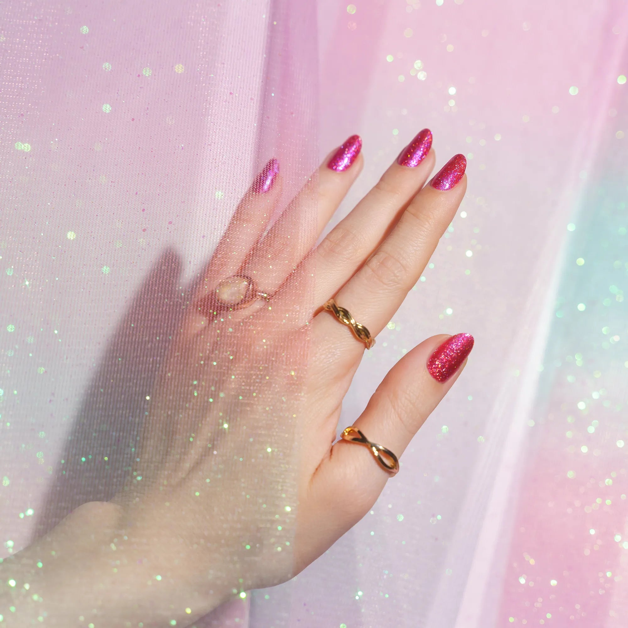 herzlack-funkelnixe-veganer-nagellack-pink-mit-holo-flakies-und-blau-pinkem-duoc image 8