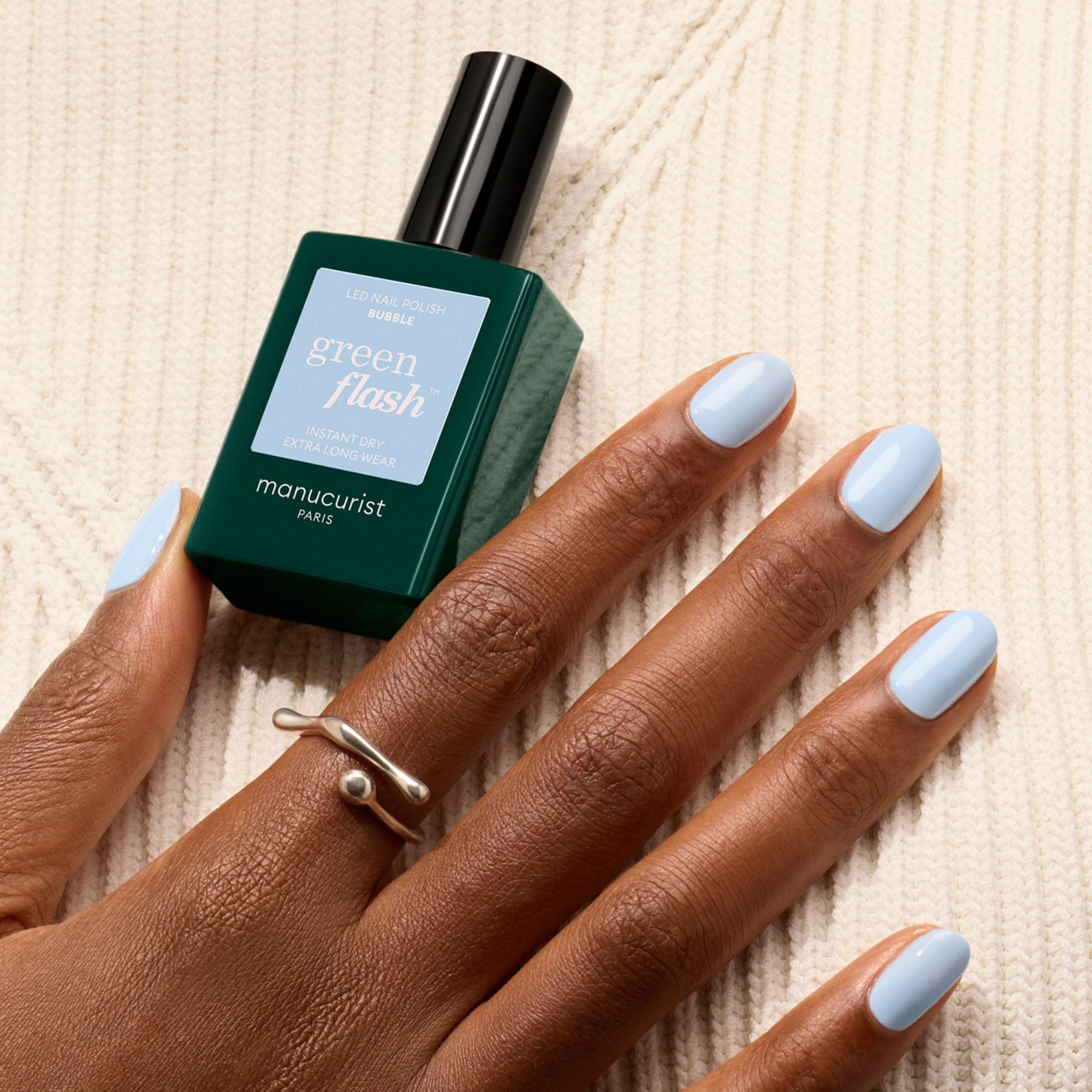 manucurist-bubble-green-flash-semi-permanenter-nagellack-hellblau image 4