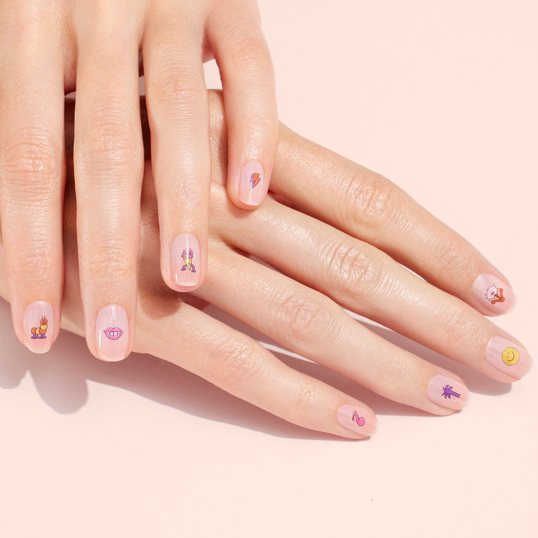manucurist-summer-nailart-sticker-3-b-gen-mit-dotting-tool-anwendung image 2