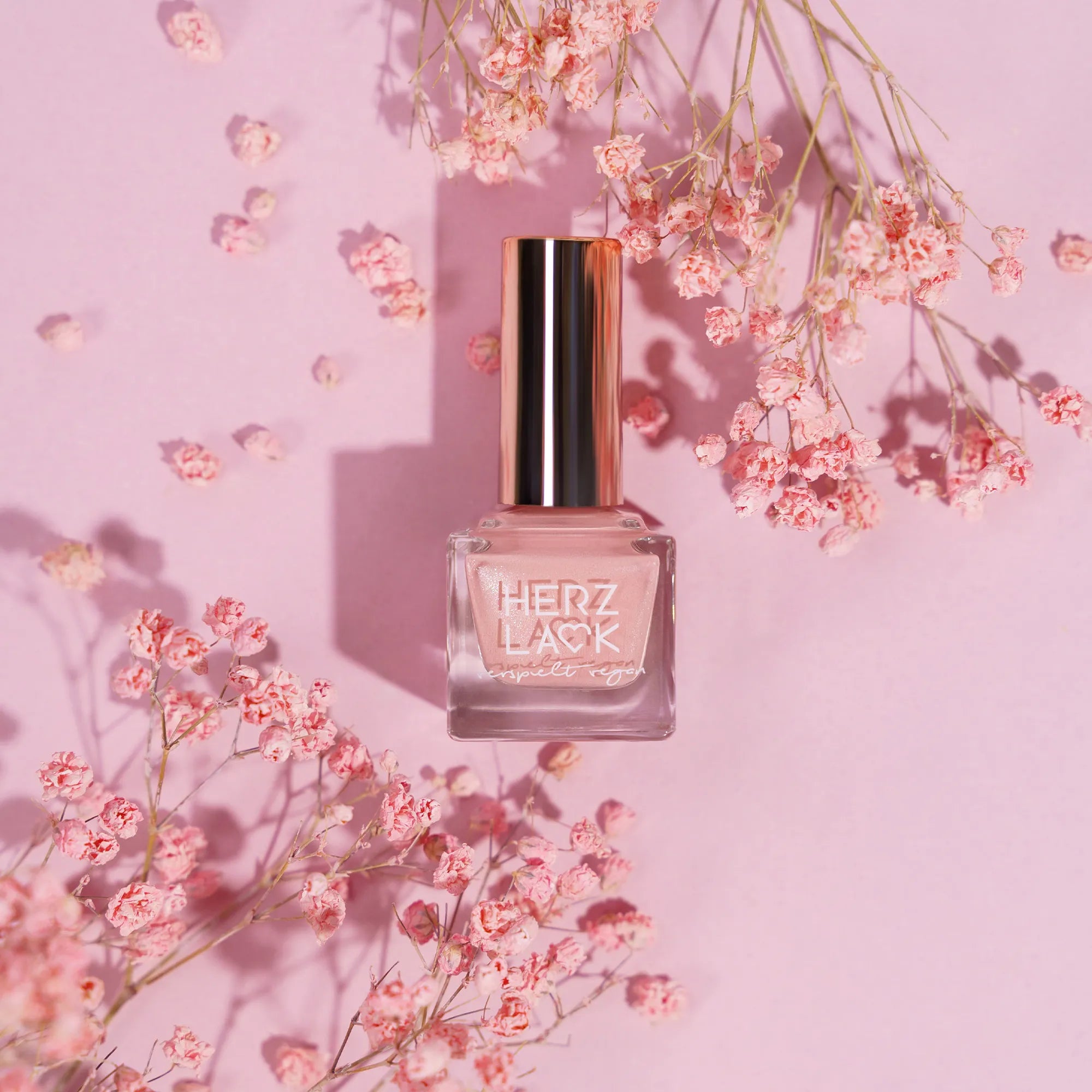 herzlack-pudrige-eleganz-veganer-nagellack-nude-mit-schimmer-11ml image 8