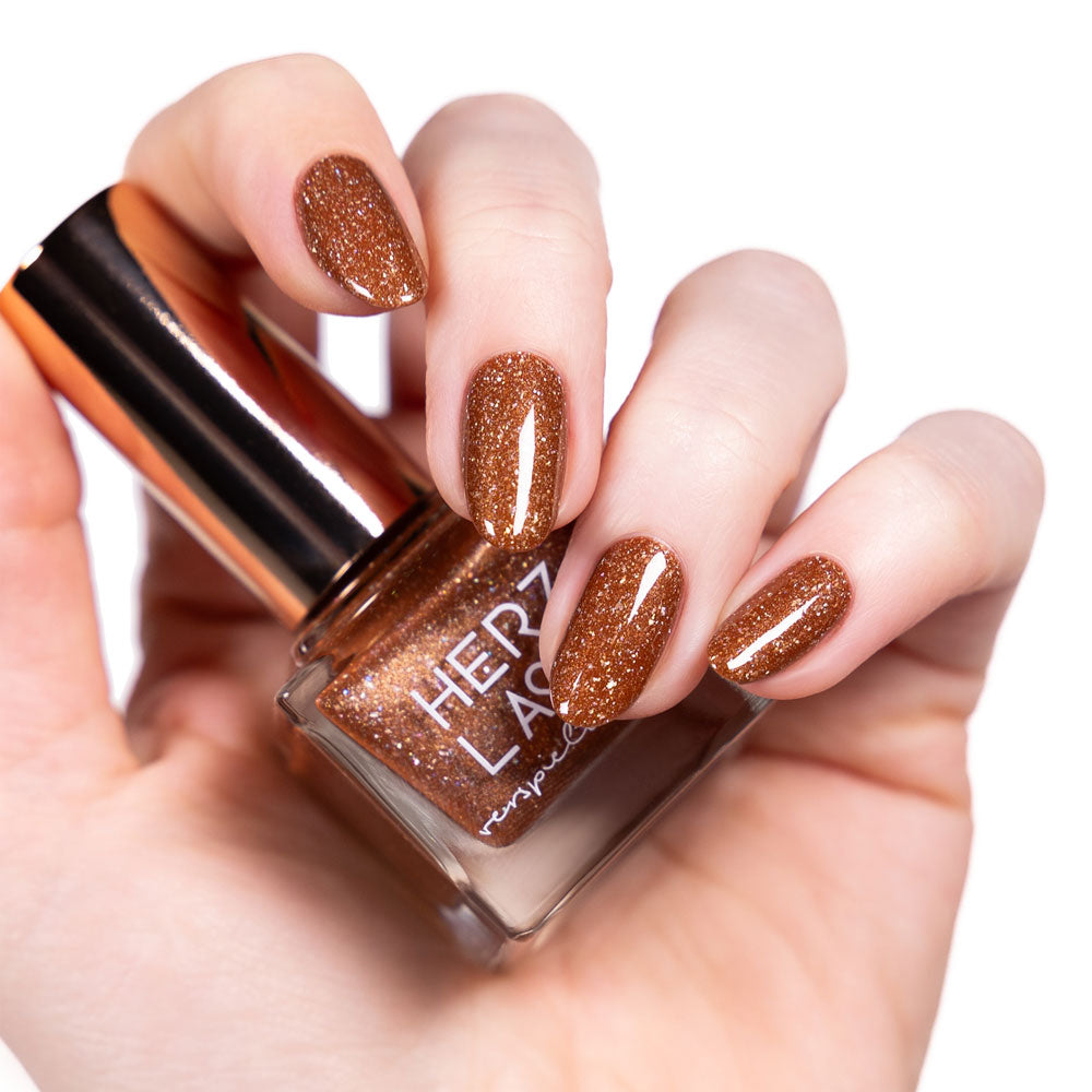 herzlack-lebkuchenmann-veganer-nagellack-braun-mit-holo-und-schimmer-11ml image 2