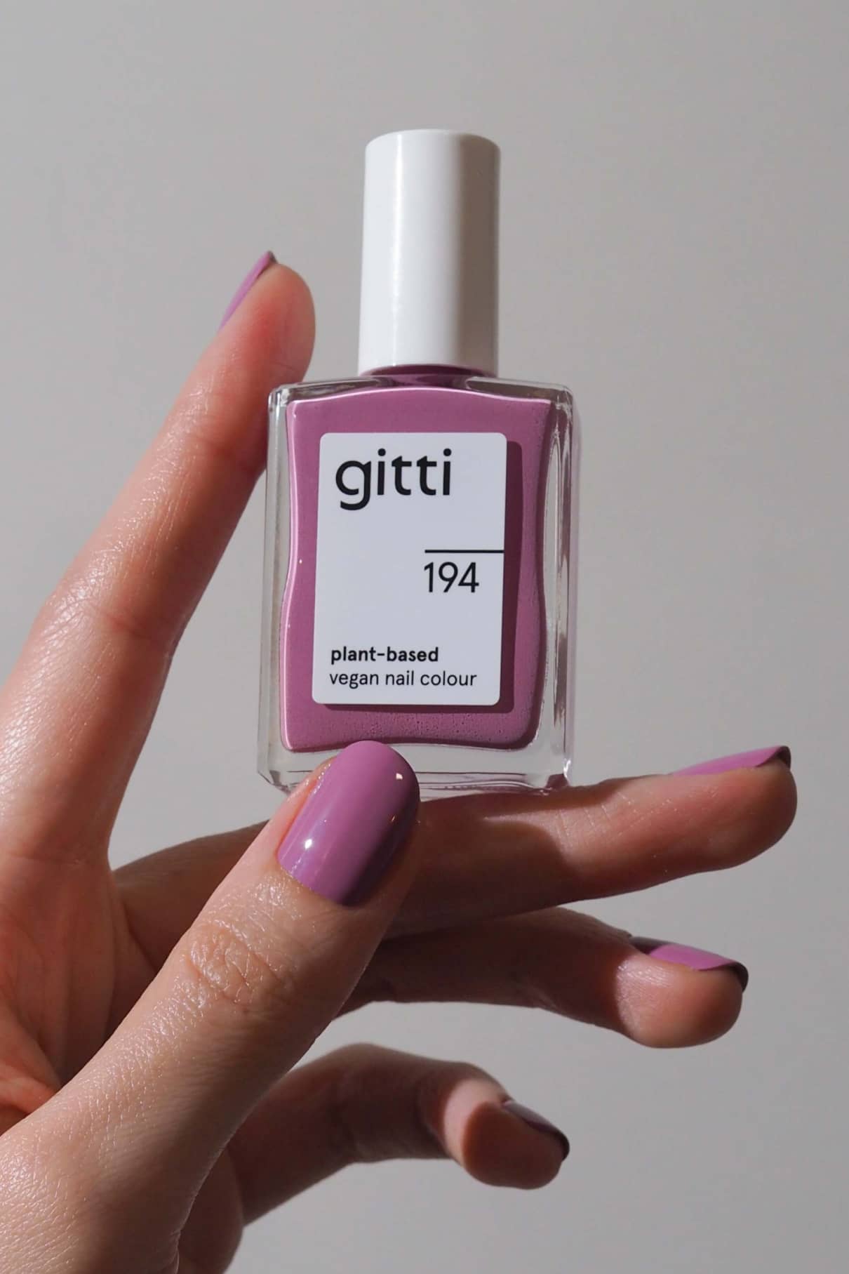 gitti-no-194-plant-based-nagellack-in-mauve-mit-blauem-unterton image 5