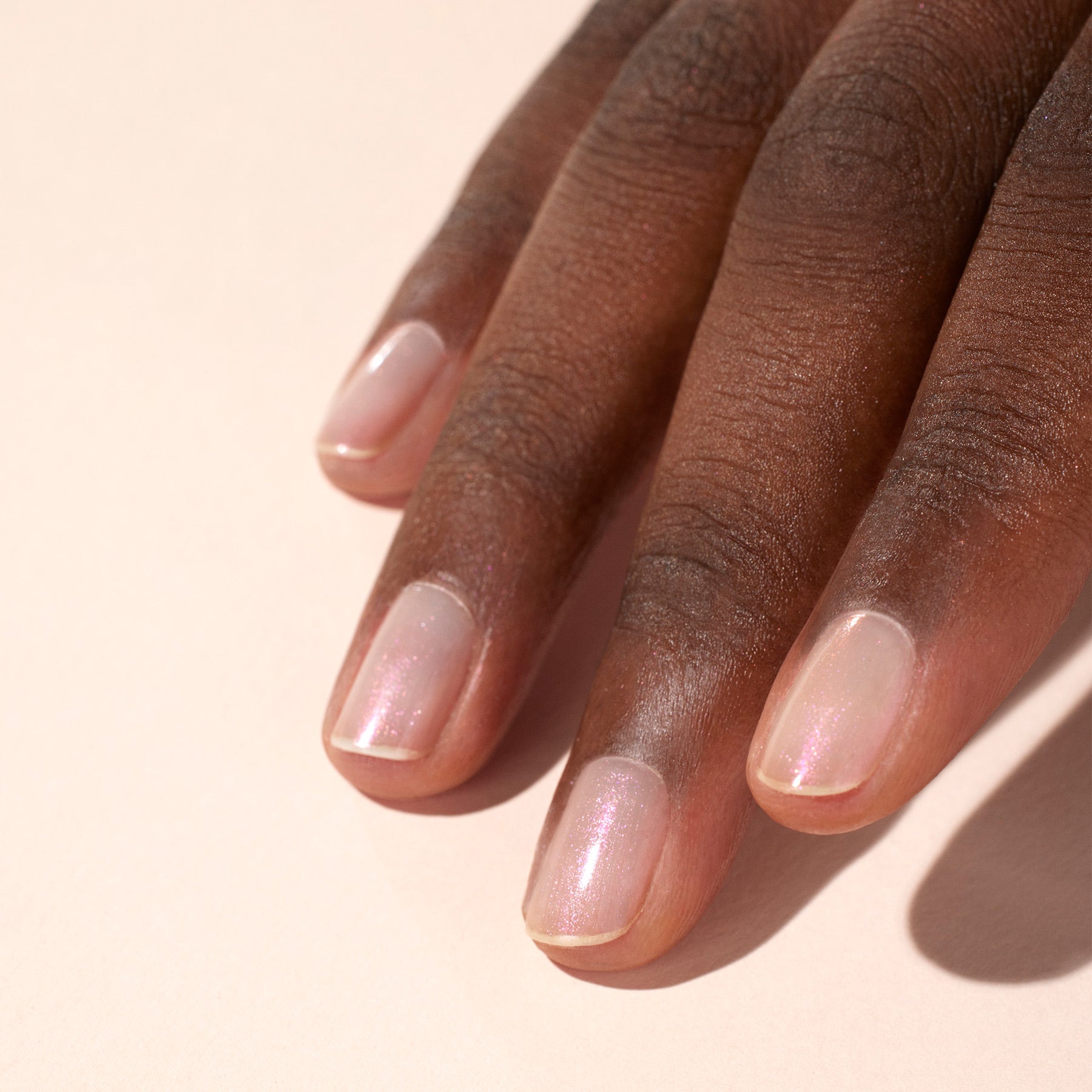 manucurist-pink-glazed-effect-puder-perlmutt-nail-topper image 4