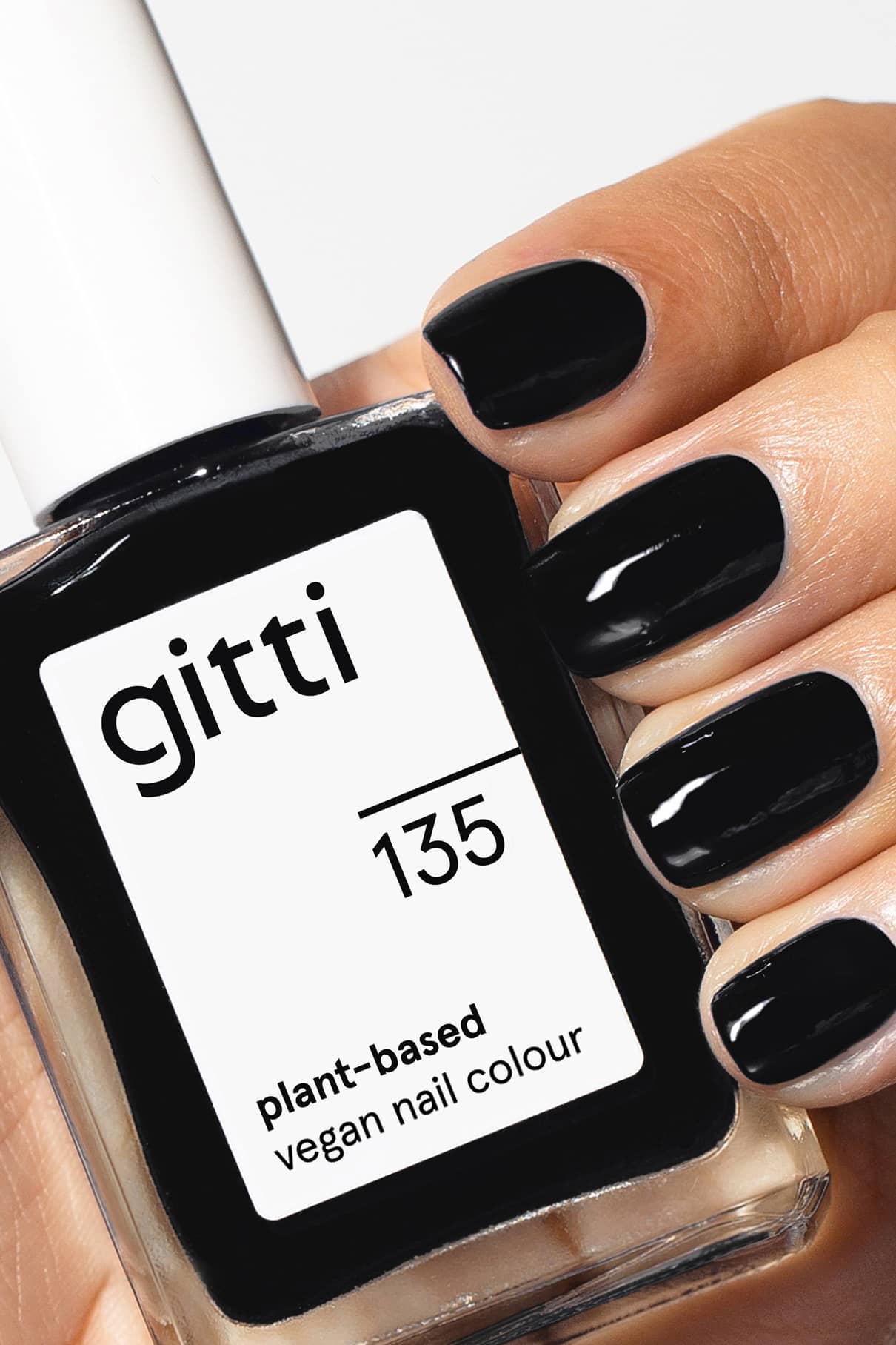 gitti-no-135-plant-based-nagellack-tief-schwarz image 2